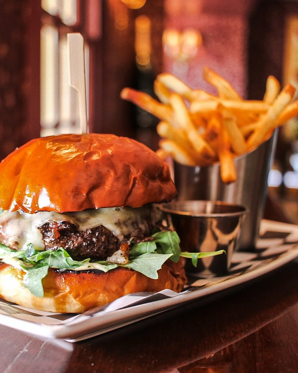 Post-game dinner plans? Come on over to the Washington Inn. 

It&rsquo;s a rainy Sunday, let us do the cooking and the cleanup. Enjoy a Jefferson Burger paired with your favorite glass of red or a local Wander Back brew, and settle in for a cozy Sund