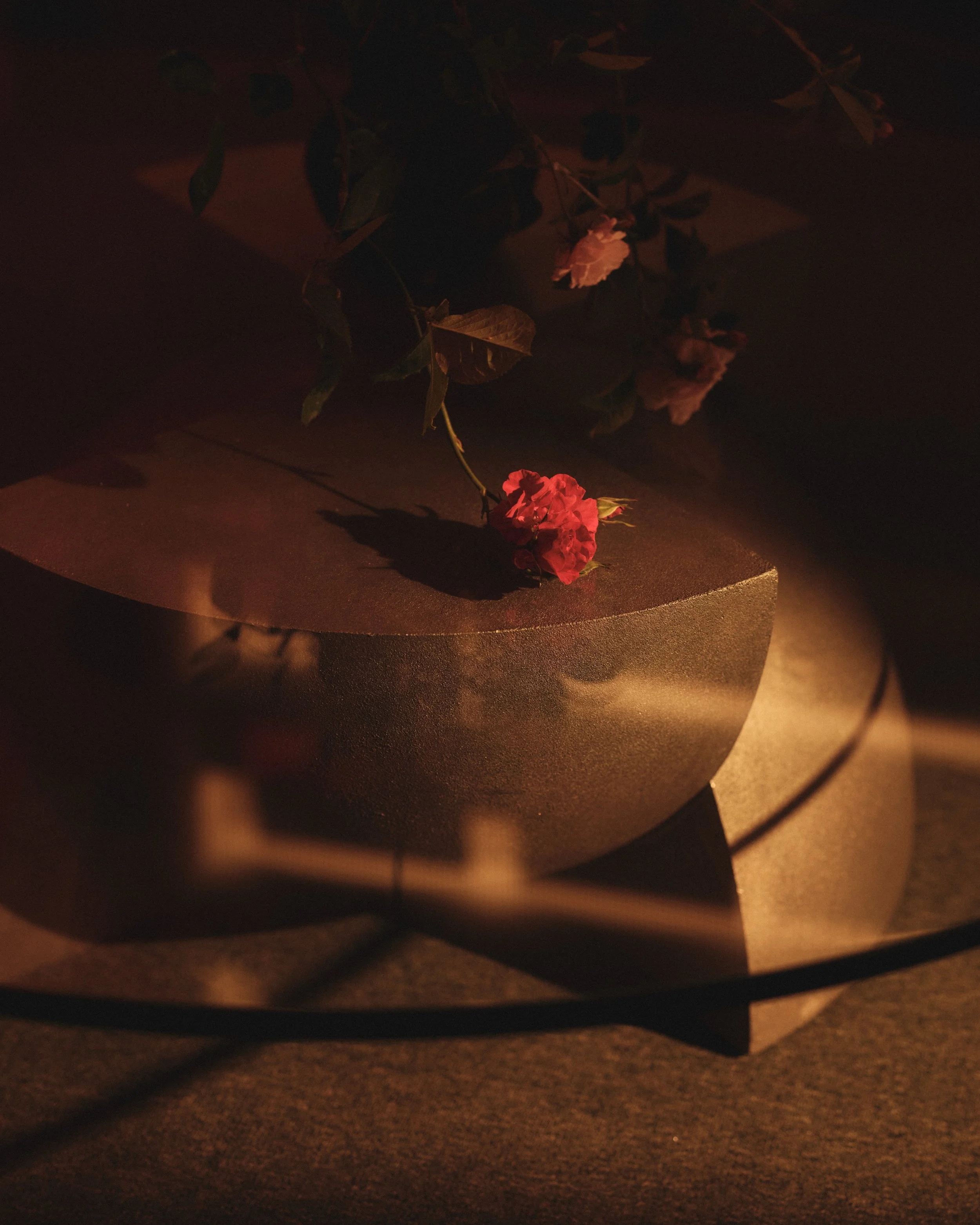 Axis Coffee Table in raw, cast aluminium. Moody florals by @mad.iris_  and @simasn 

📷 @benandersphotographer 

#LondonCraftWeek #CollectibleDesign #BritishCraft #MadeInBritain