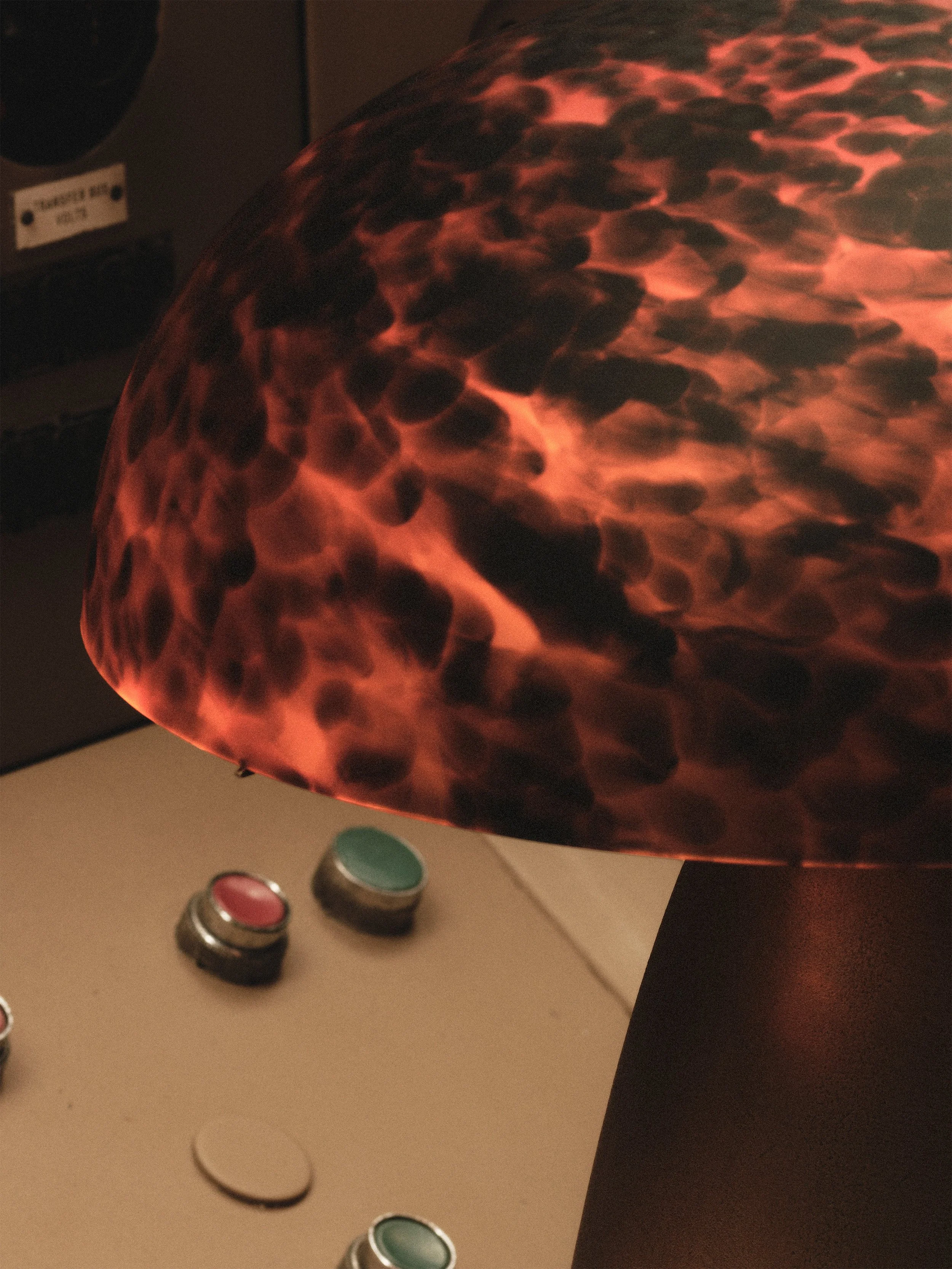 Studio_Brocky_Neutrino_Table_Lamp_Bronze_Leopard_04.jpg