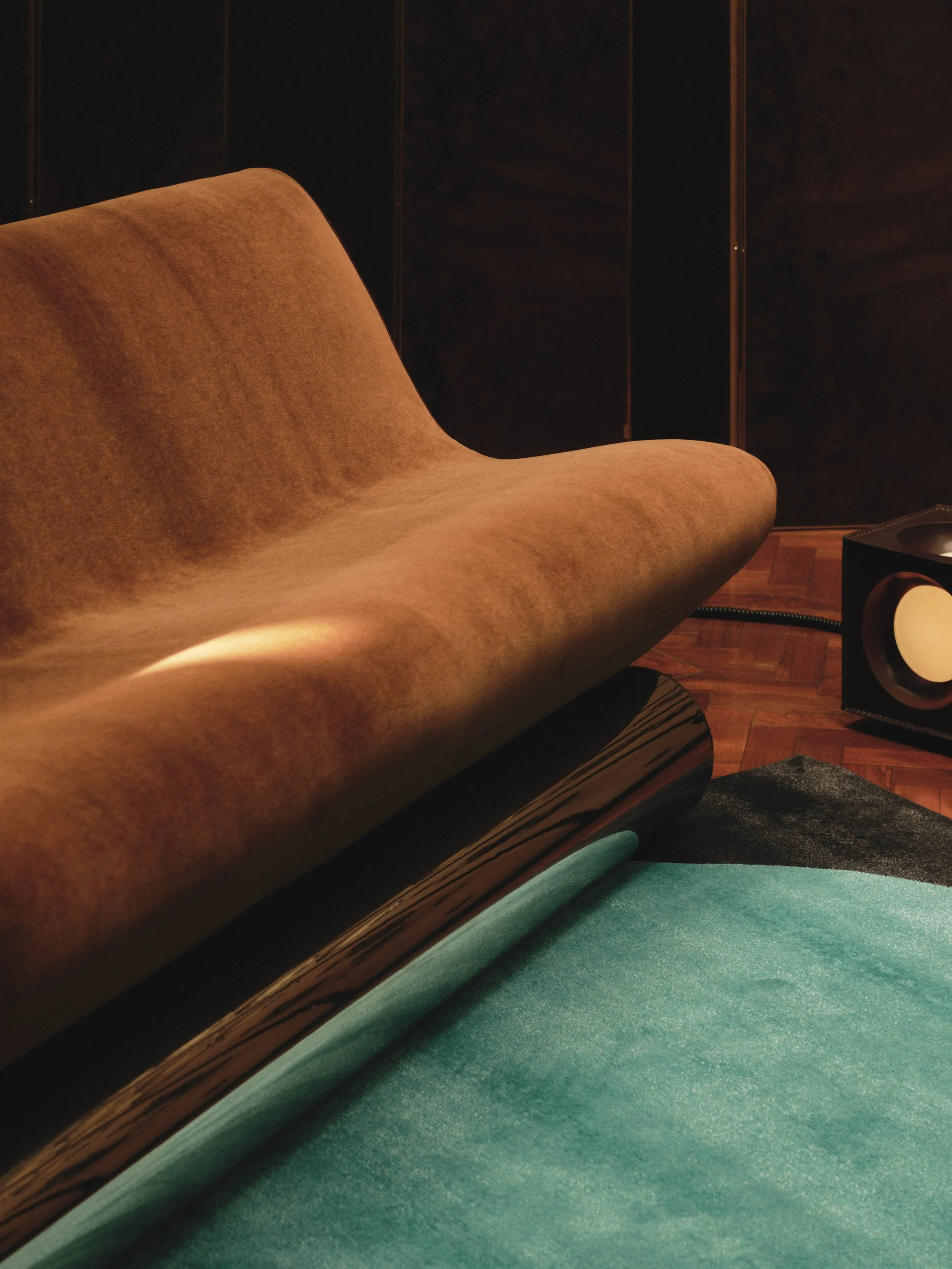 Studio_Brocky_Vanguard_Sofa_Brown_Velvet_02.jpg