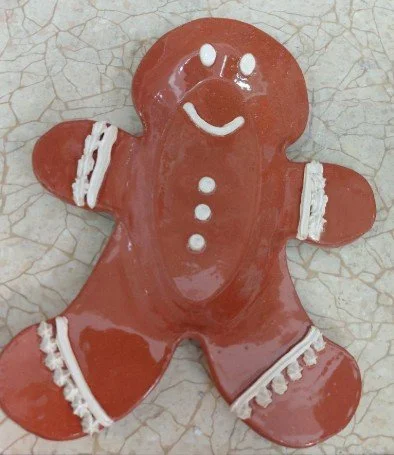 Gingerbread plate (with piped frosting)