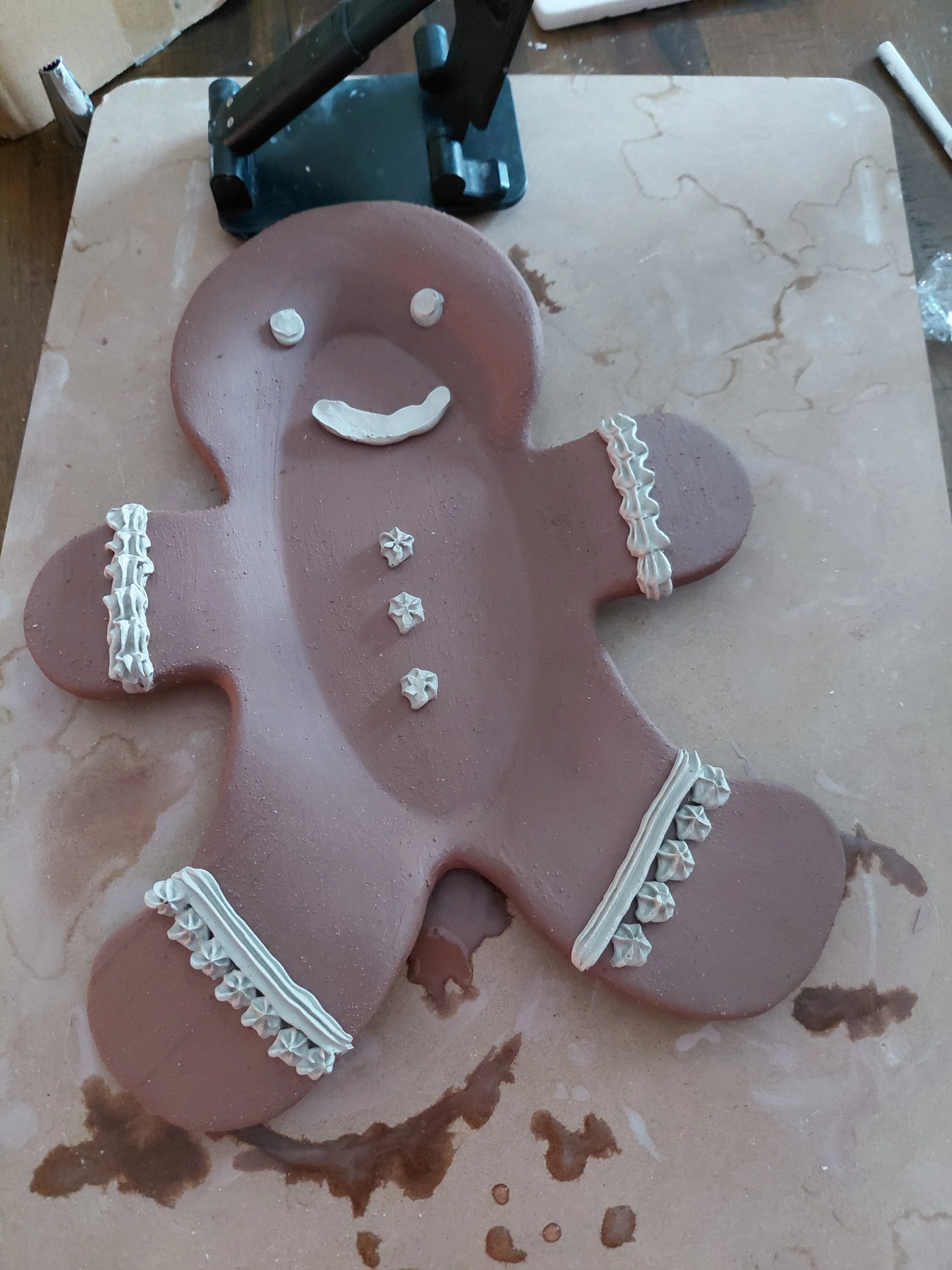 Gingerbread plate (with piped frosting)
