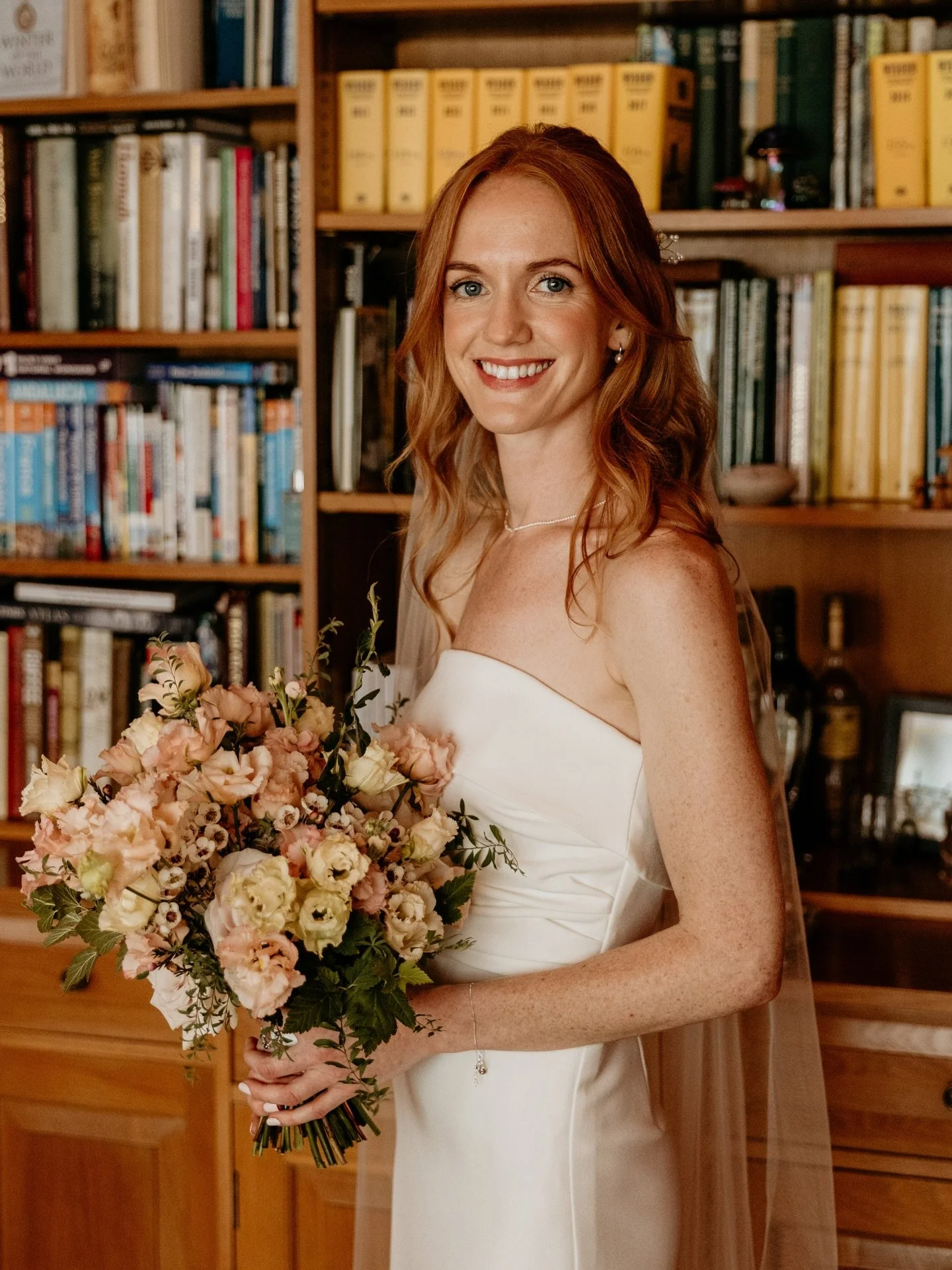 There&rsquo;s something so special about the quiet magic of a wedding morning 🤍✨

The laughter, the nerves, the final touches&hellip; and the moment the veil goes in and it all becomes real.

Swipe to read the sweetest 5-star review from my beautifu