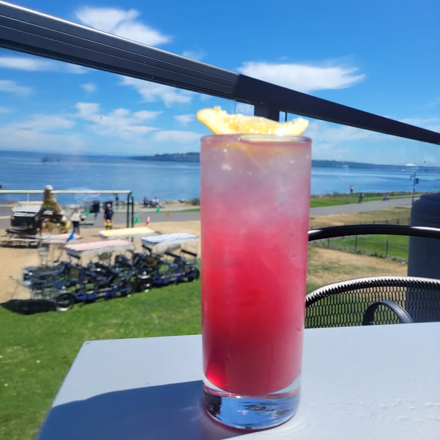 Pink drinks & Blue skies. ☀️
#patioseason #patiolife #huckleberry