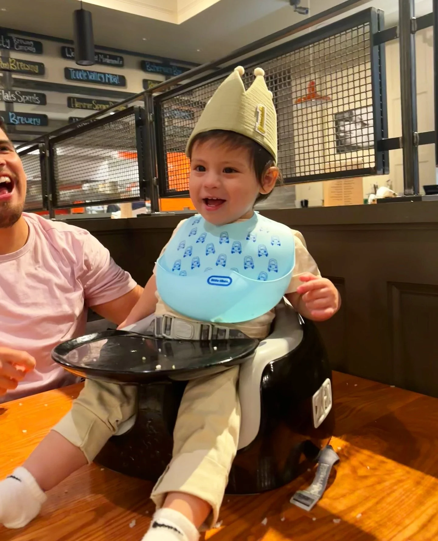 Cuteness overload. Happy First Birthday to Aquiles! 🥳🧡
Thank you for celebrating with us.
📸: @alicefsalcedo
#CutestBirthdayEver #firstbirthday