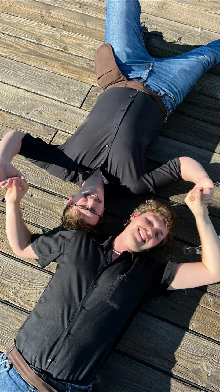 Find someone who looks at you the way guests look at your twin server. 🫶
#workbesties #restaurantlife #serverlife #serverproblems