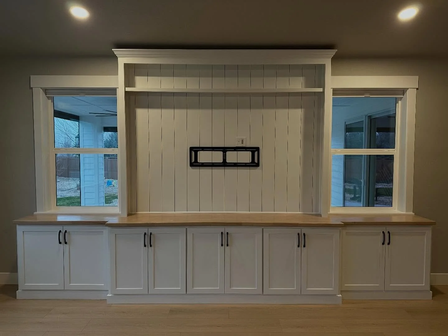 When a TV entertainment center build makes you say WOW!!!!! 
Check out this incredible build. 100% custom built to fit this space beautifully! Giving so much storage, design and character to the space!! 

#meridianidaho #cranecustoms #localcarpenter 