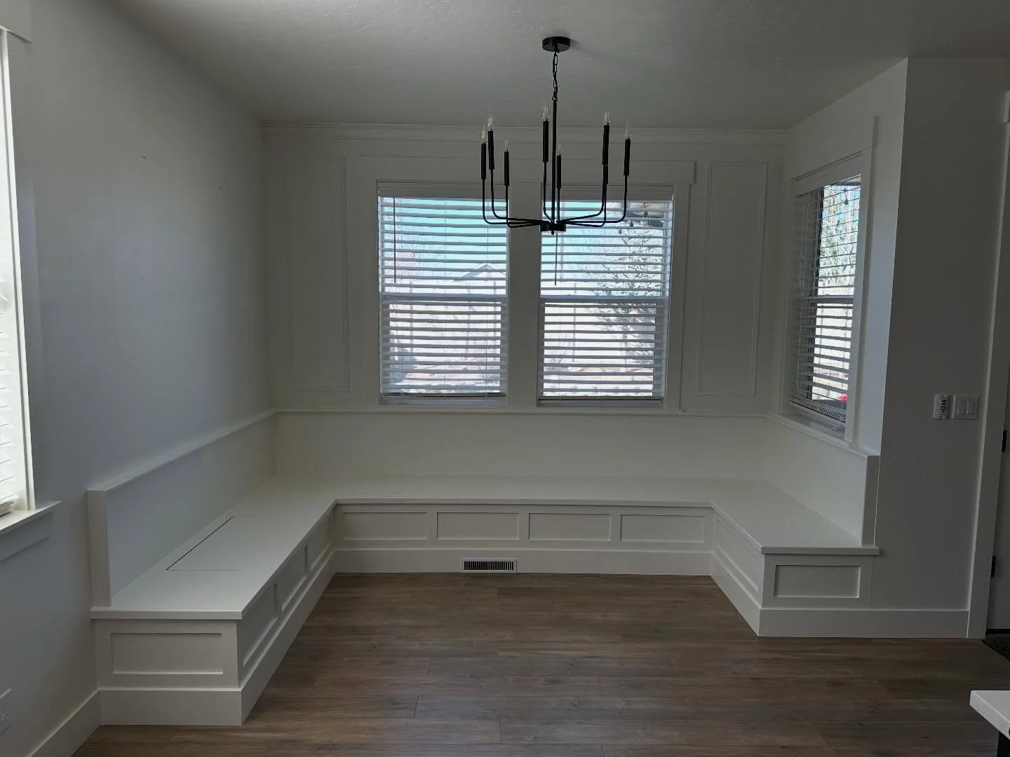 Does your dining room need more seating, all while giving you more storage and a seamless craftsman feel?! Check out this stunning 100% custom built dinette bench. Offering a ton of seating, hidden storage and its defines the space beautifully! 

#me