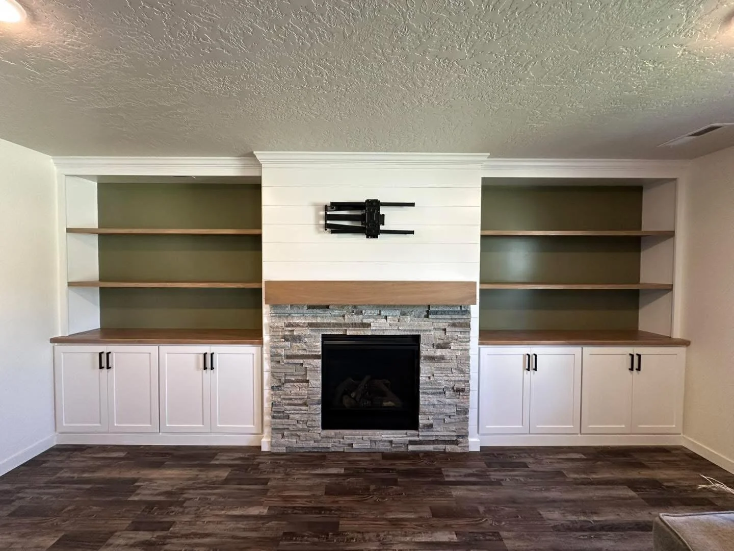 Finished custom fireplace built-ins designed and built by Crane Customs in Meridian, Idaho.