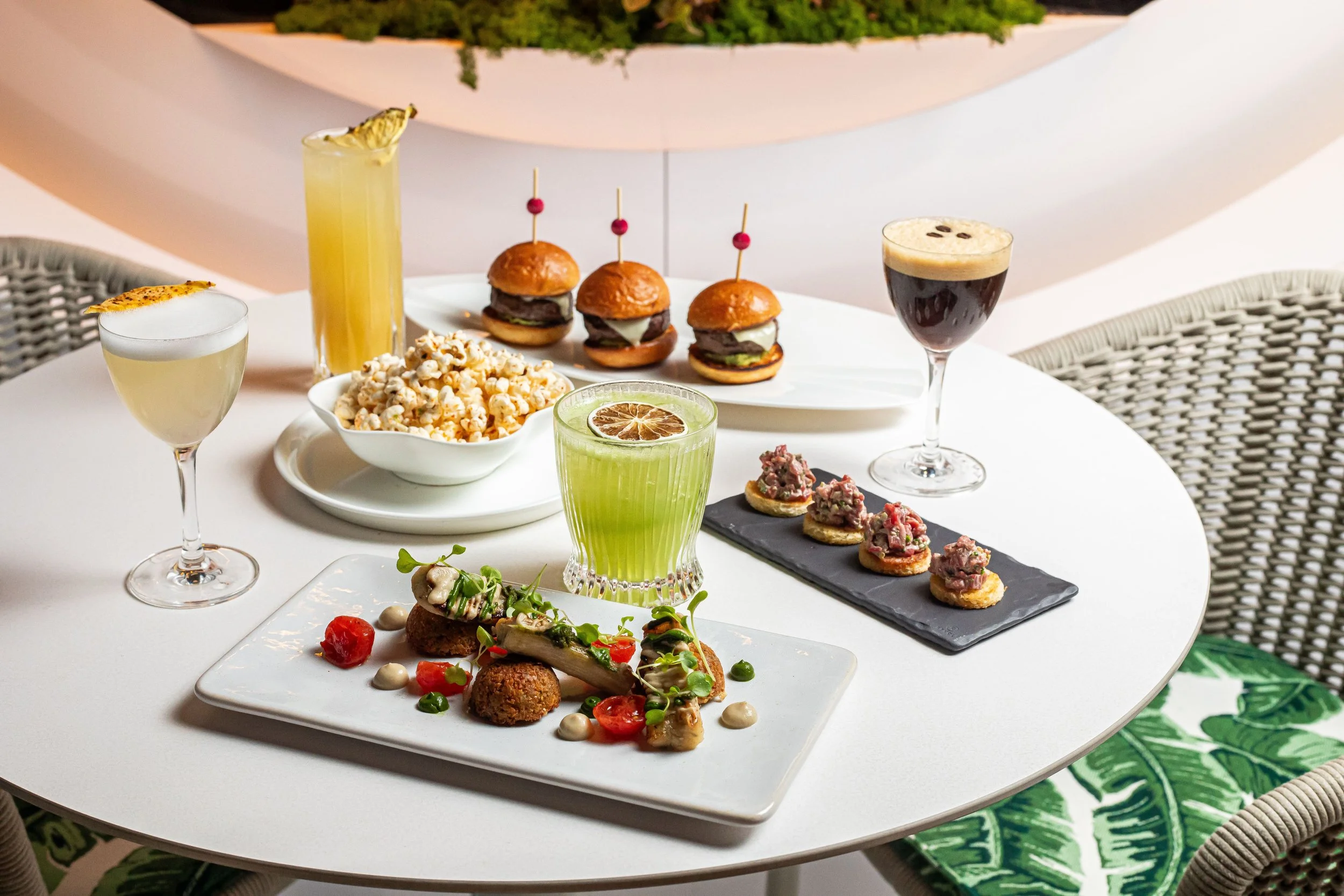 L'Aperitif cocktails and food