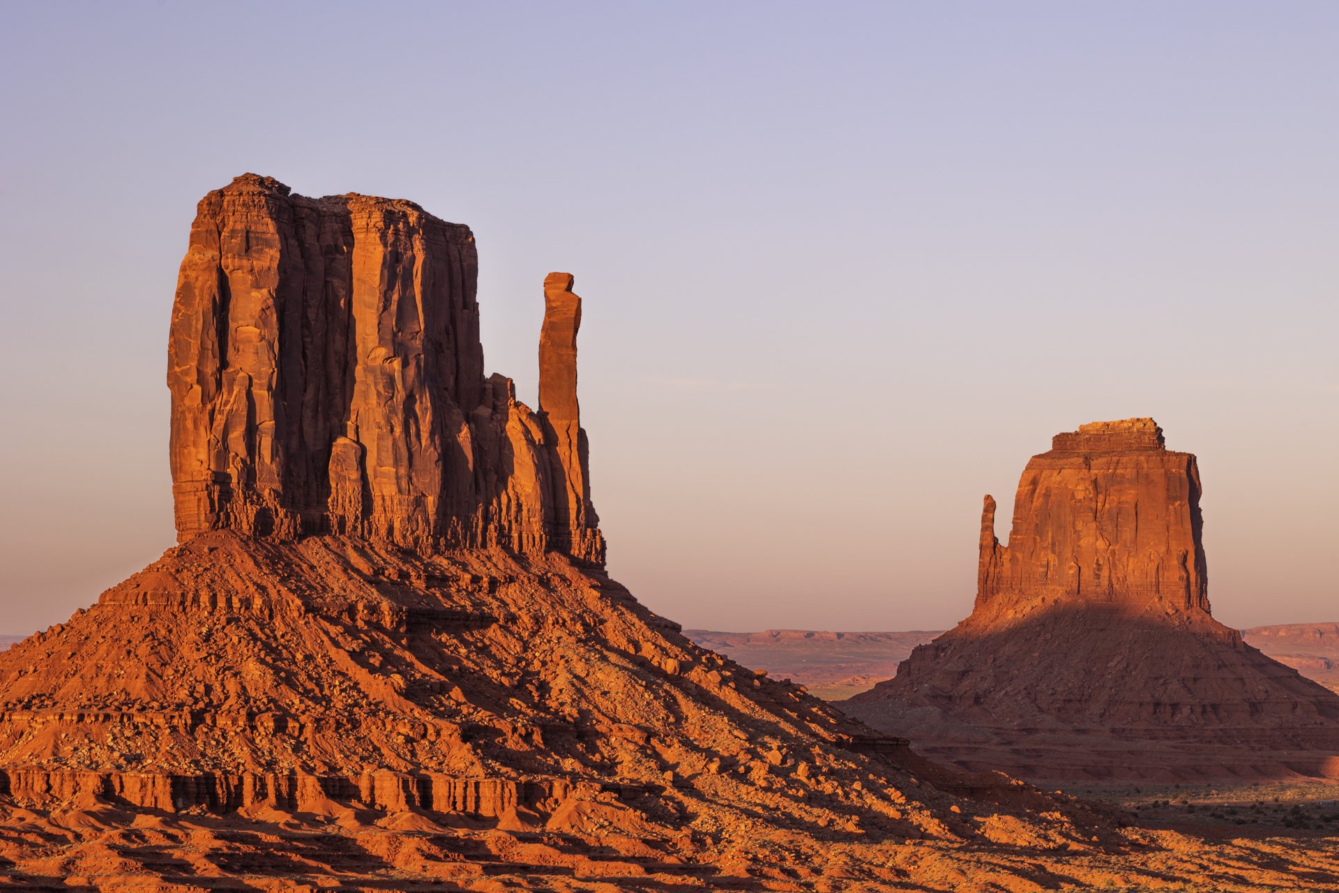 The-Mittens-Sunset-Monument-Valley.jpg
