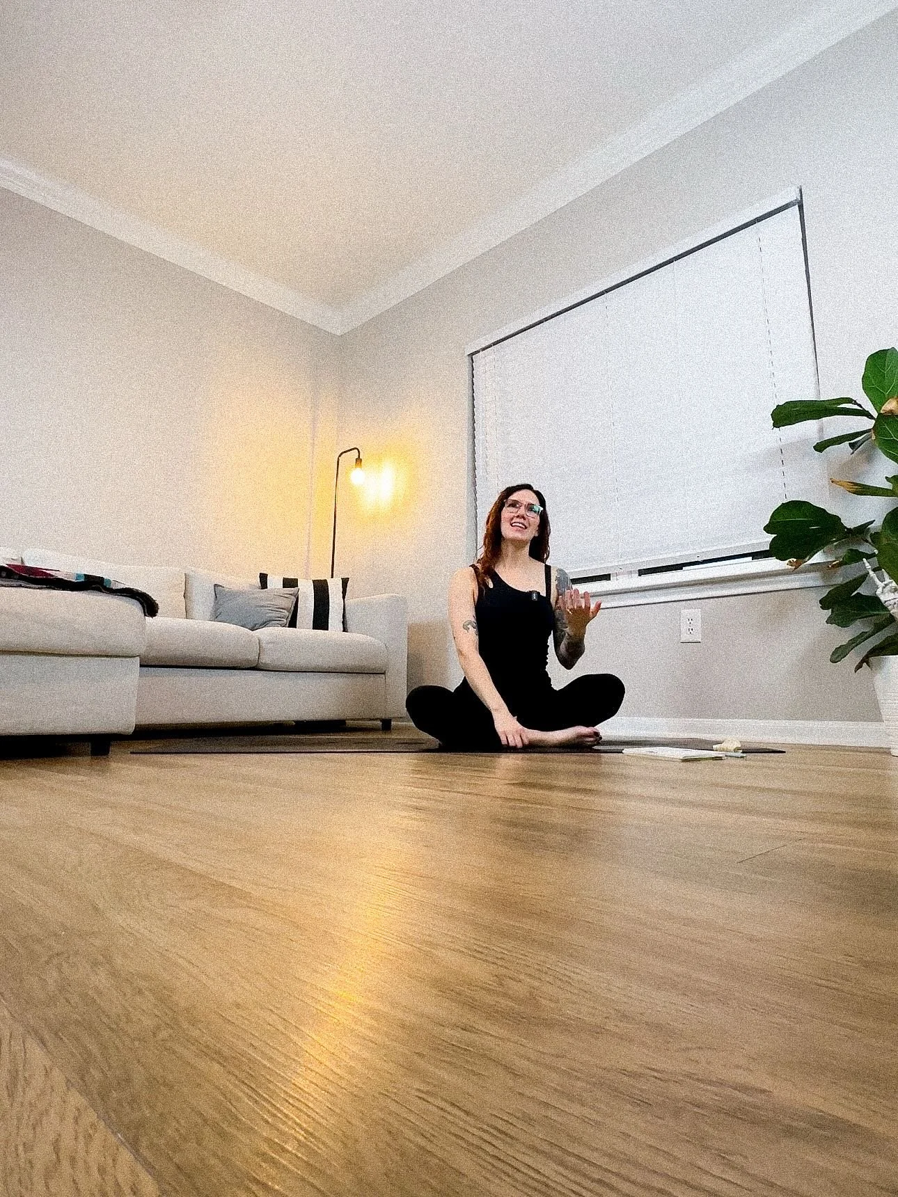 It has been such a joy being back on the mat on Thursday nights sharing our autumn soul care yoga series, Devotion, with you! 
Scroll through for some moments 🥰
1️⃣ a little picture from teaching a class
2️⃣ the replay shows you what your experienc