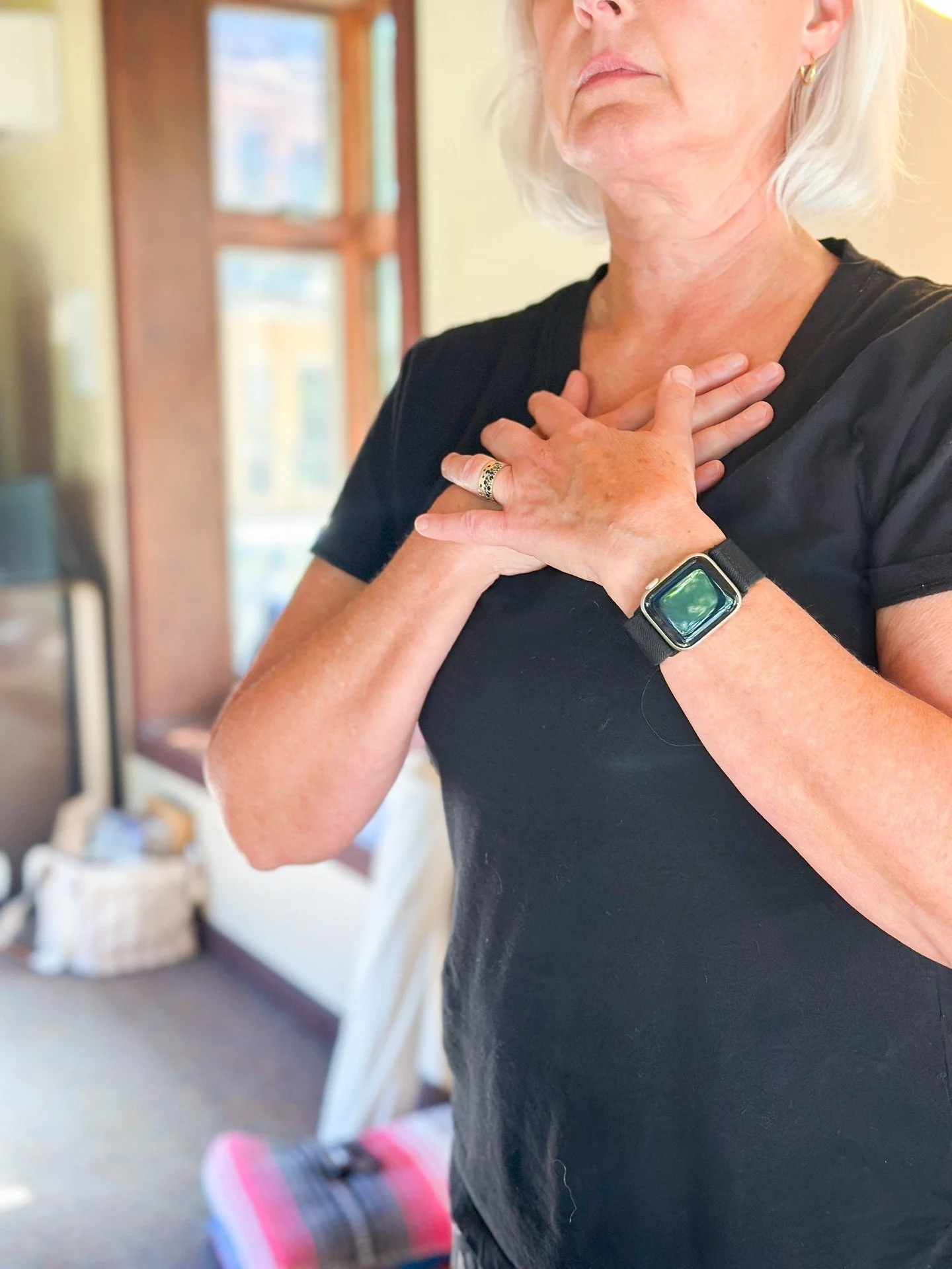 How do you define peace?✌️✨👇
🧘&zwj;♀️ Is it like this picture above&mdash; this moment of calm, deep breaths, eyes closed, an embodied pause away from the noise of the world?
😅 Is it when you feel the relief after a disagreement has found a resolv