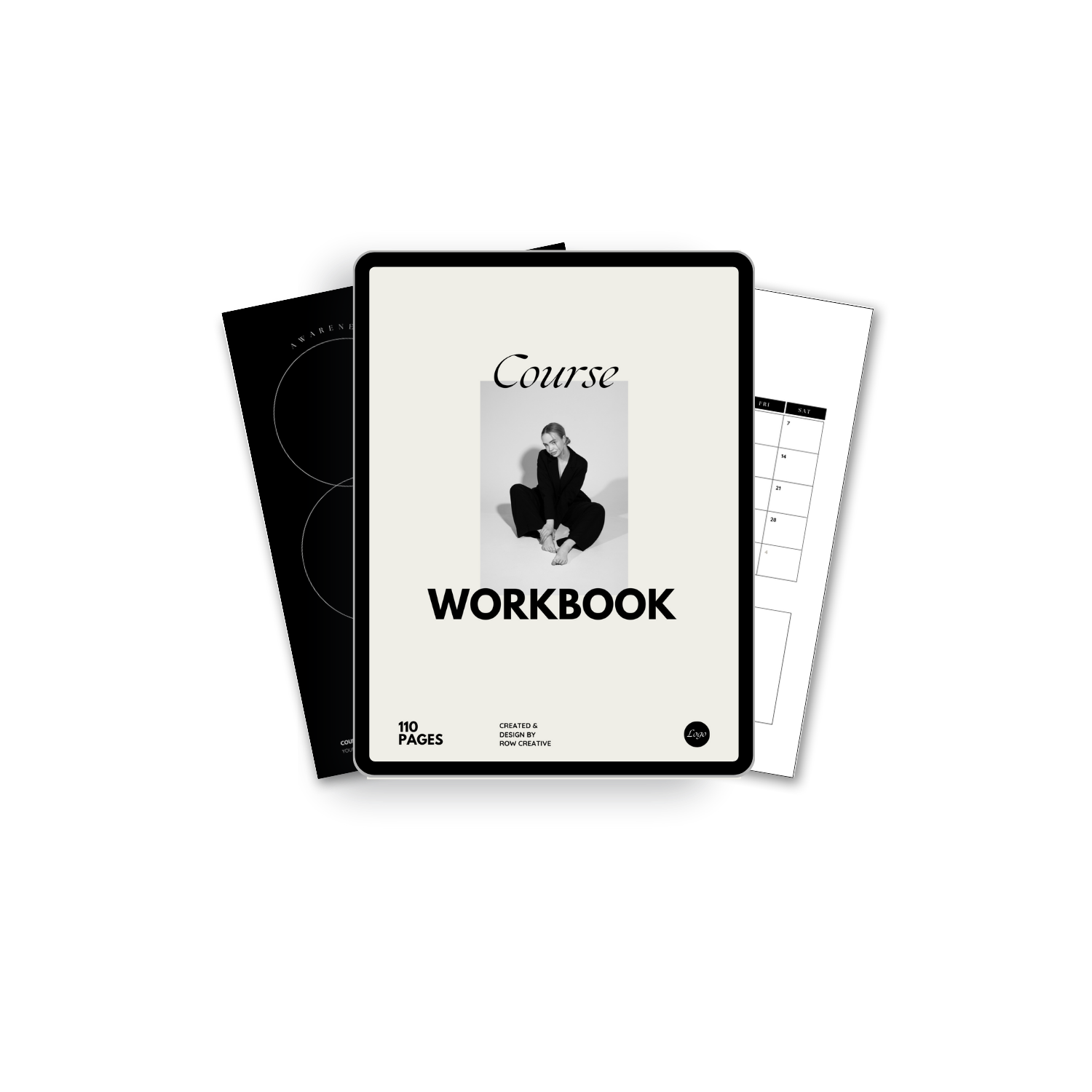 Un cahier de travail numérique intitulé 'Course Workbook' avec une image en noir et blanc d'une femme assise, sur fond blanc, affiché sur une tablette, avec des feuilles de calendrier en arrière-plan, le tout sur un fond noir.