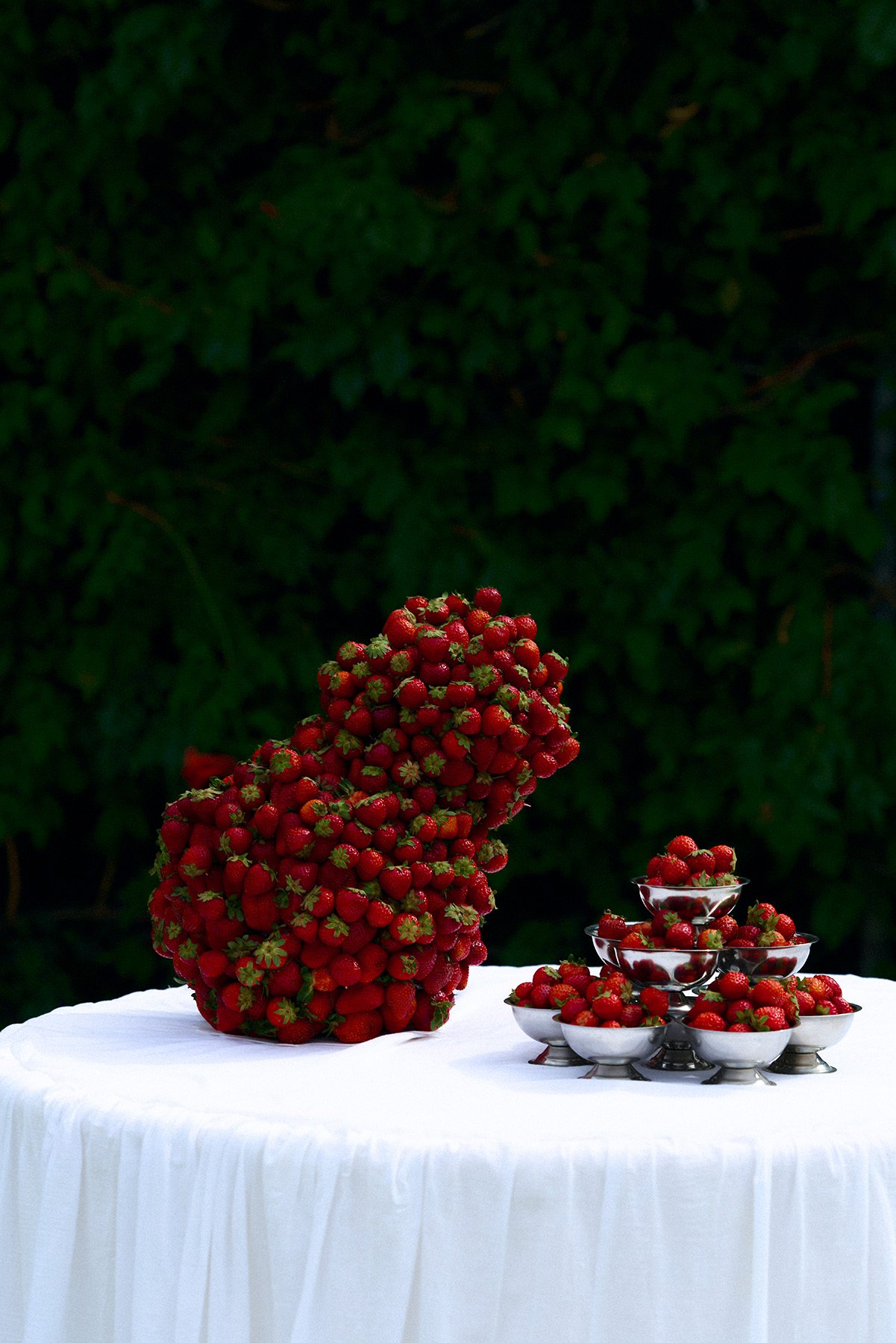 STRAWBERRY SCULPTURE for BINNY