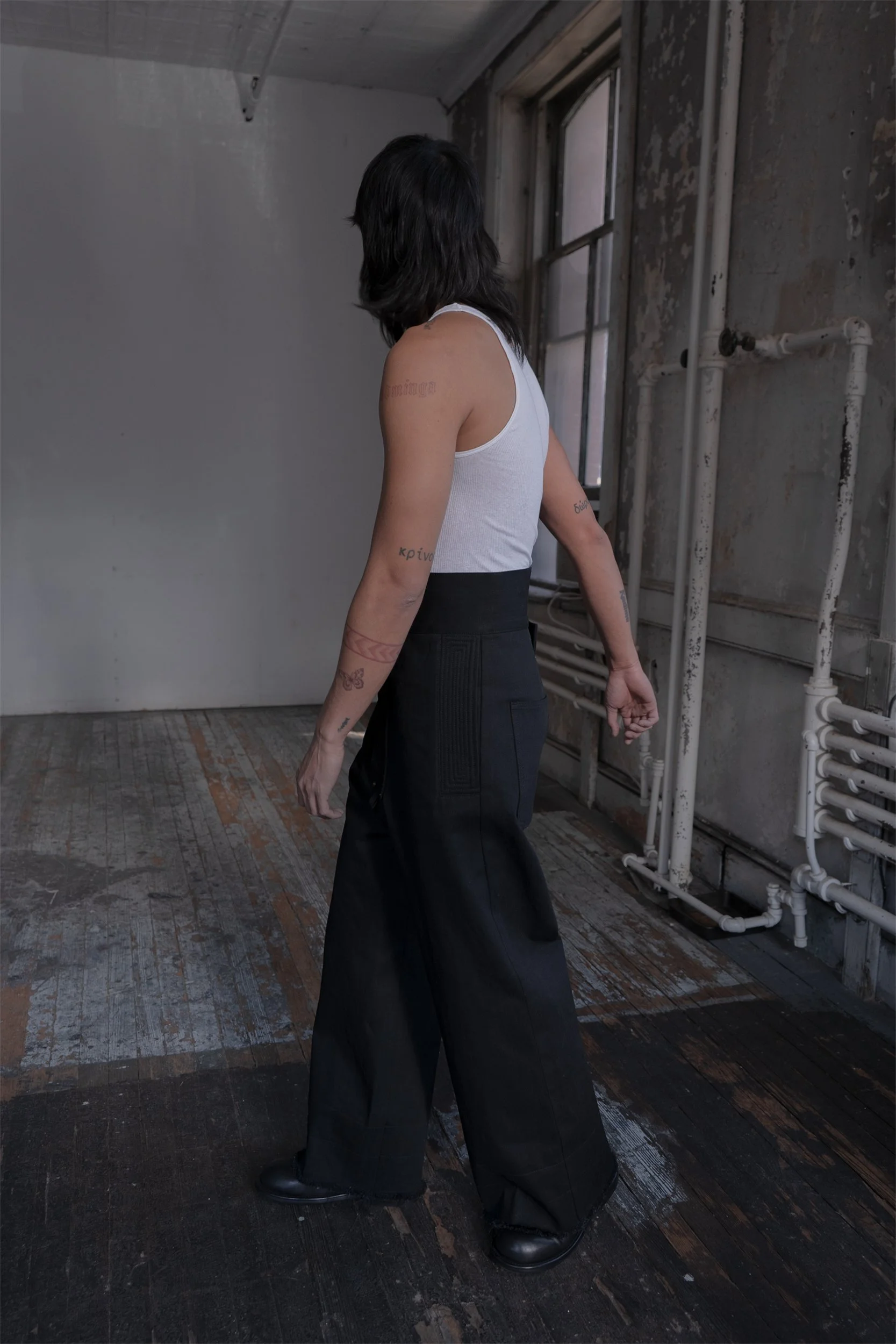LOOK 3 SIDE.jpg