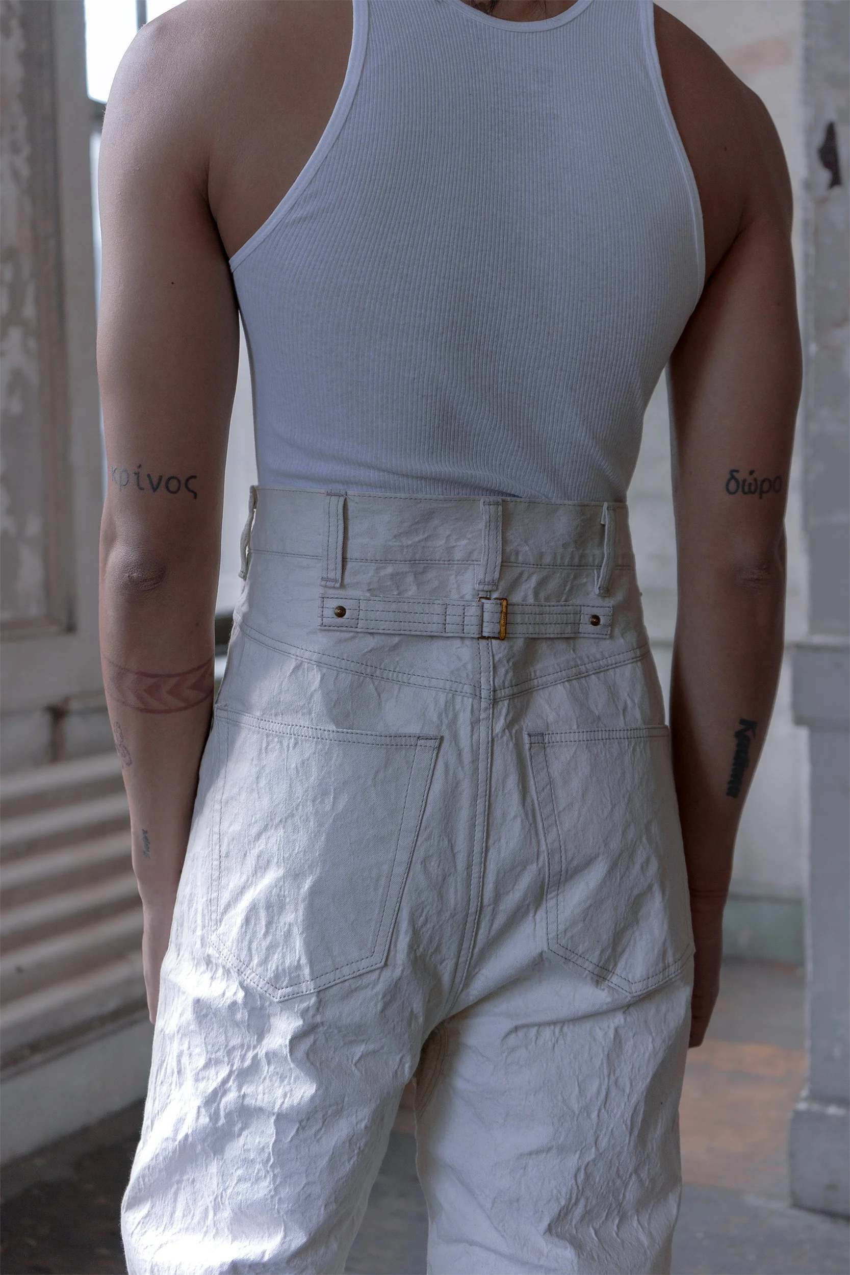 LOOK 8 BACK ZOOM.jpg