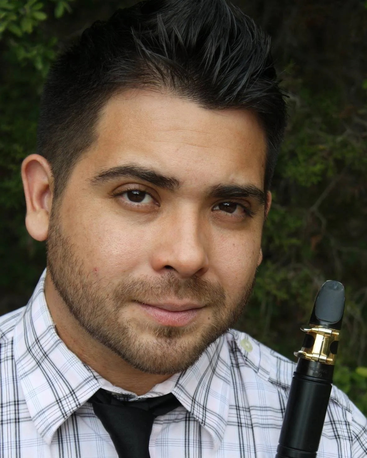 🎶 Meet Shaun Michael Guzm&aacute;n!
✨ Fun Fact: he has published several arrangements for clarinet choir

Drop a 💚 in the comments to show some love for Shaun!

#PricklyPearClarinets #ClarinetistSpotlight #ClarinetEnsemble #ClarinetPerformance #Cla