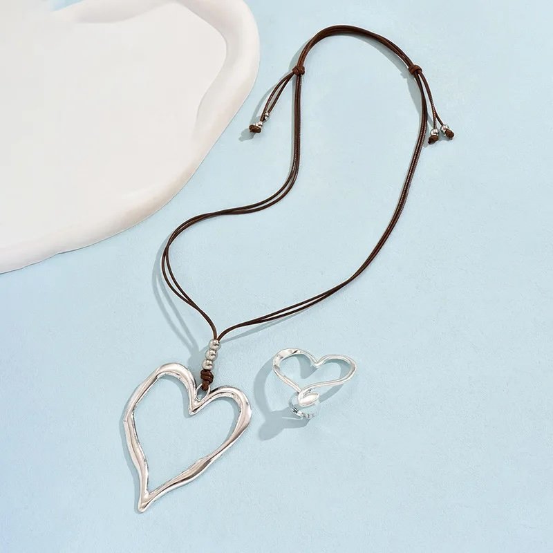 Retro-Exaggerated-Heart-Shape-Alloy-Plating-Silver-Plated-Women-s-Rings-Necklace.jpg