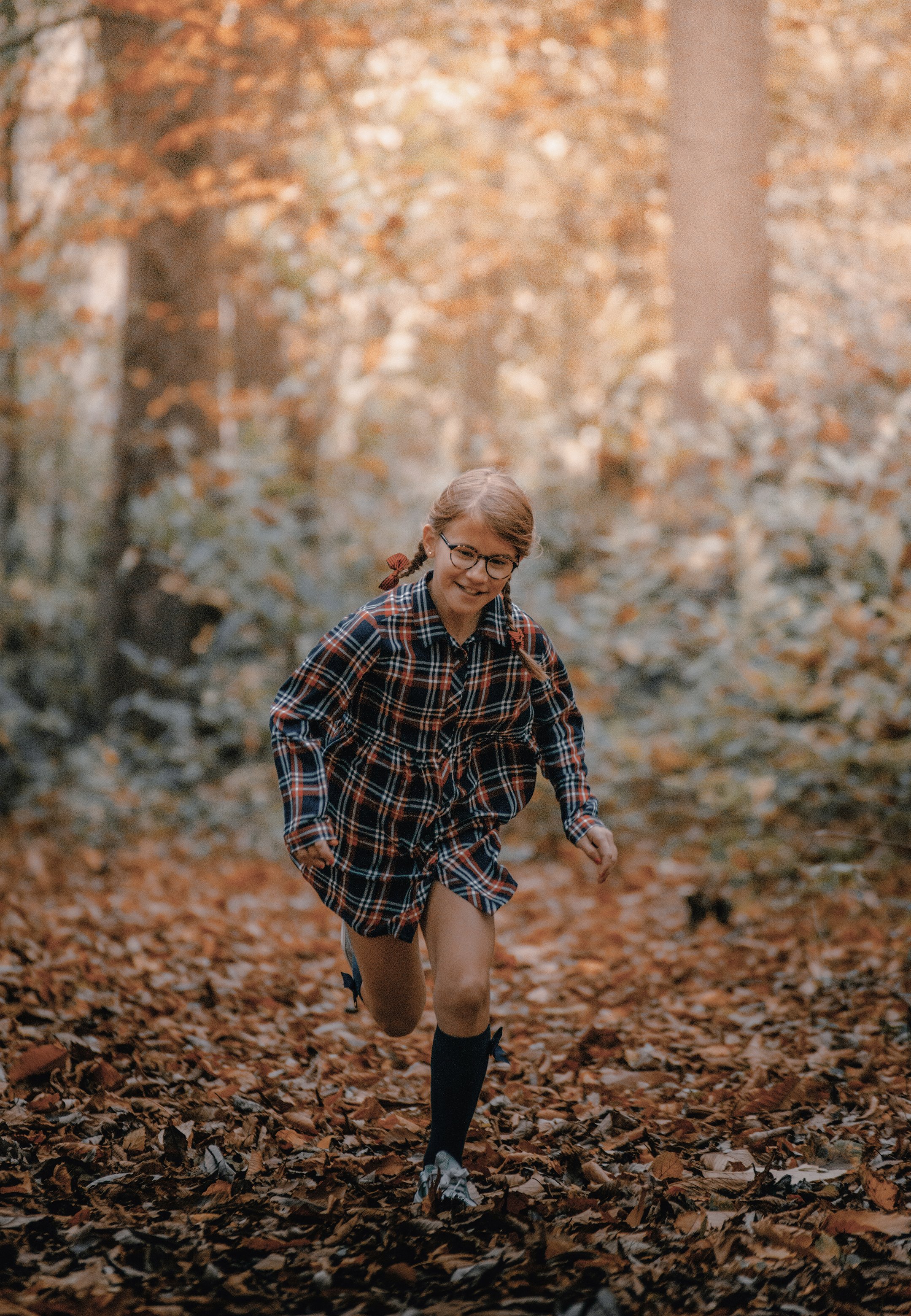 Eerste communie fotoshoot West-Vlaanderen, Oost-Vlaanderen, Vlaams-Brabant – feestelijke communieportretten van kind in de natuur