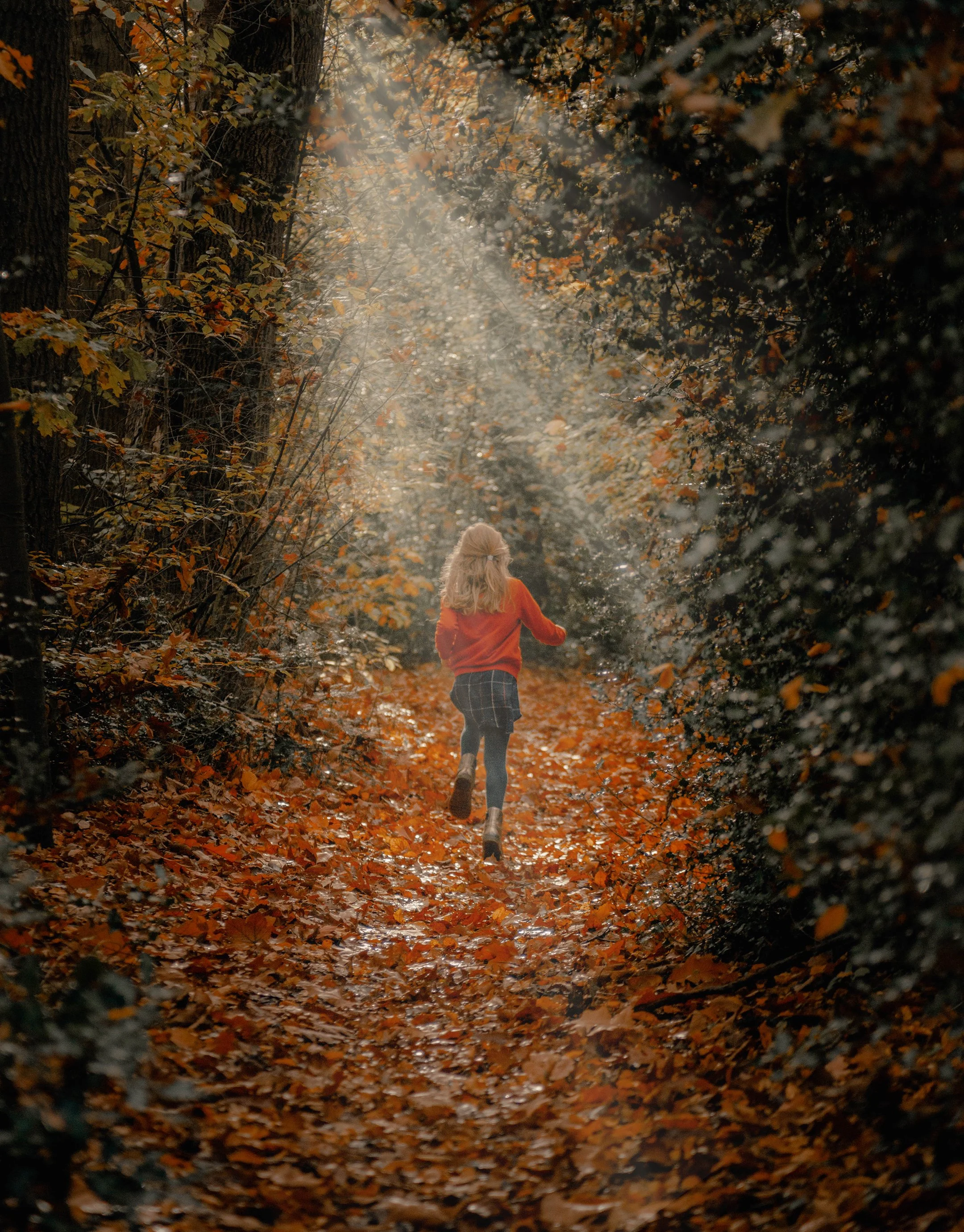 Eerste communie fotoshoot Zulte – warme communieportretten van een kind in de natuur