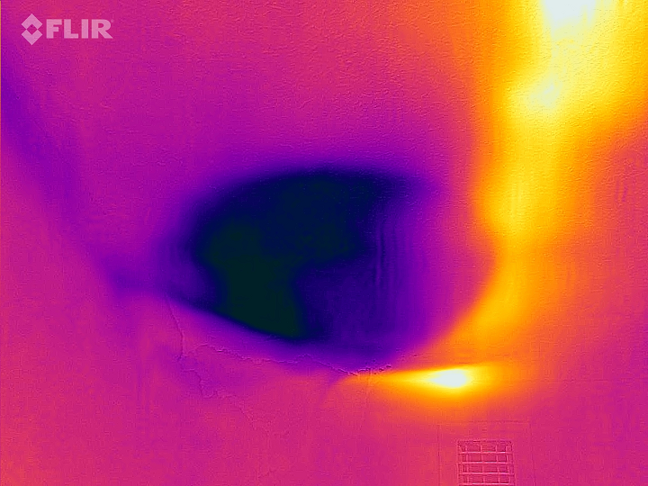 Signs of moisture intrusion via Infrared Camera