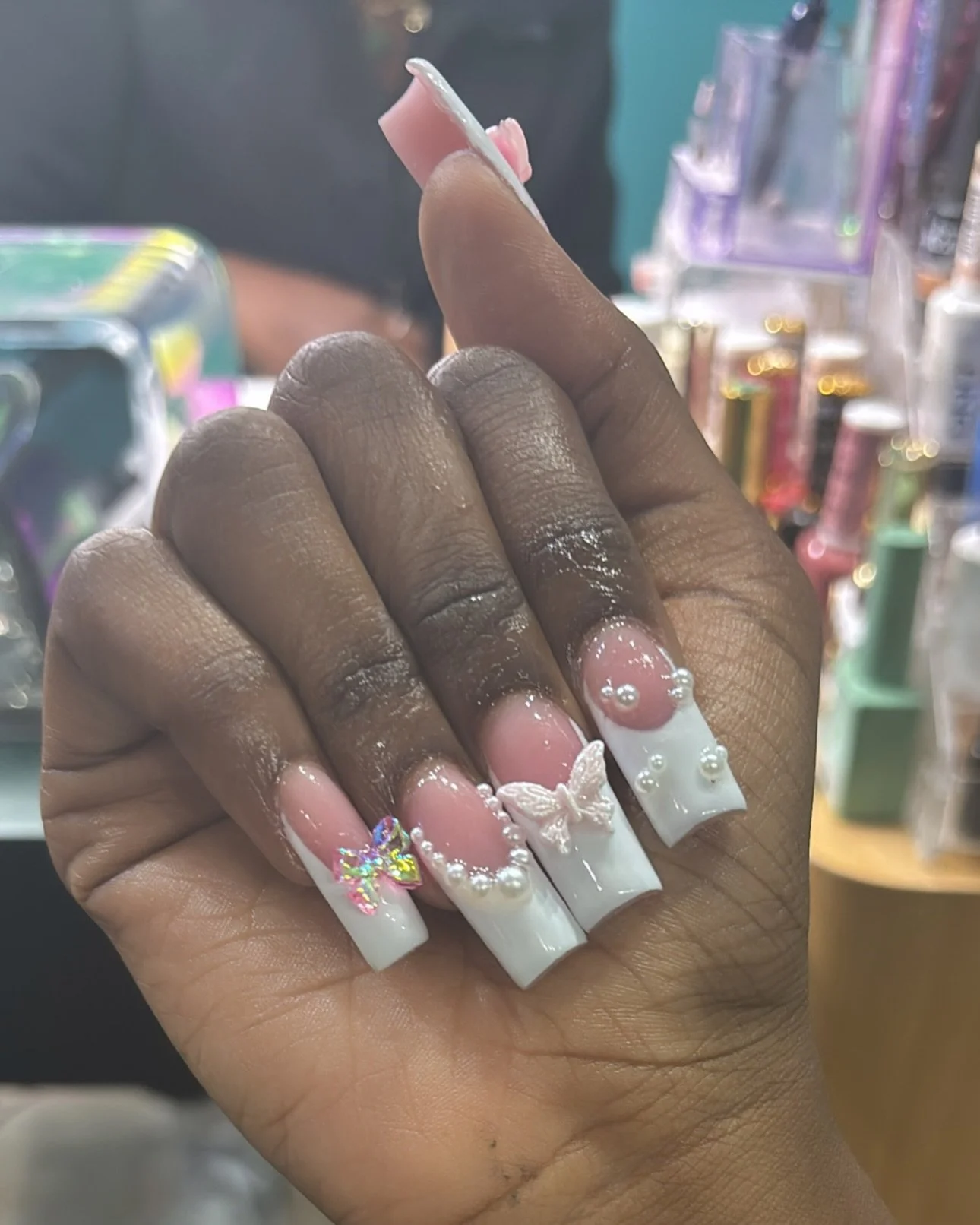 White frenchies, had to show the shape too bc it was definitely crispy 🤍