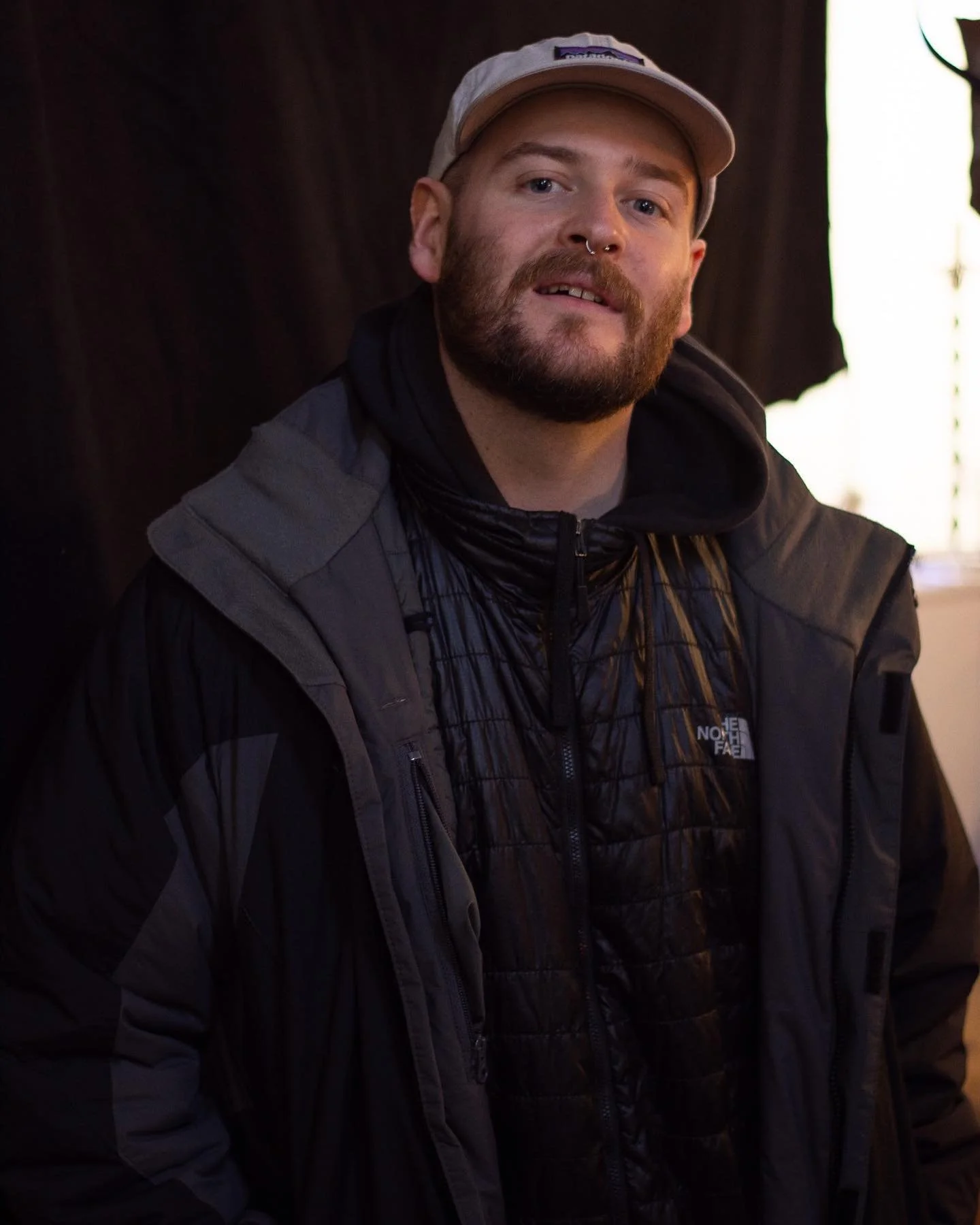 All smiles from @hamishrossmcglynn and a standing nap 😴 

BTS shot by @boondinga 📸