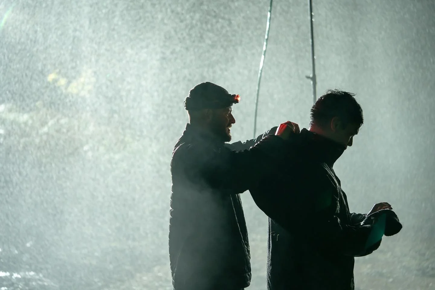 Singing in the rain ☔️🎸
Flashback to where I&rsquo;d rather be, Gaffing on the &lsquo;Negative Gain&rsquo; music video for @hollowworldband Directed by @mikisimans and Shot by @cameronzayec_cinematography 

Always a fun challenge shooting on locatio