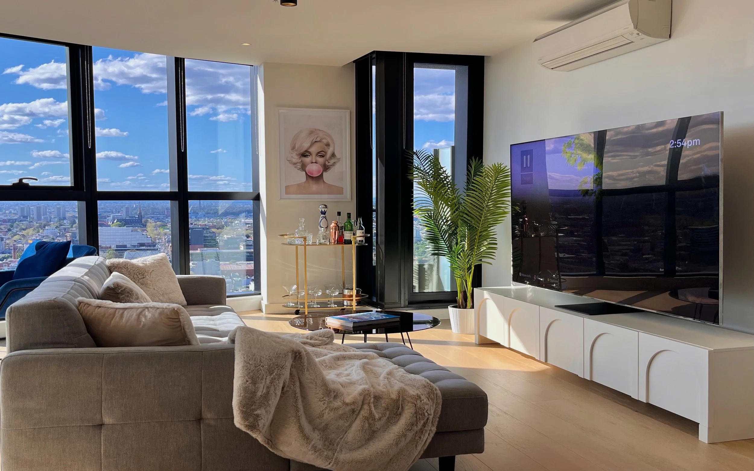 Lounge & TV.jpeg