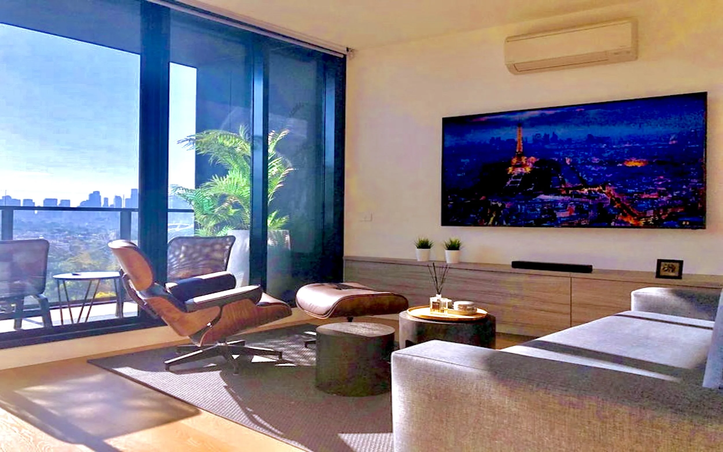 Lounge TV area daytime.jpeg