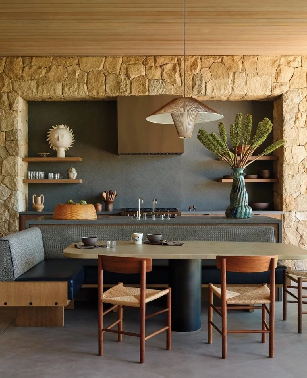 Marmol Radziner took a Santa Barbara hillside that used to be a flower farm and turned it into the kind of California modernism that makes you want to quit your job and move west immediately.
This 3,700-square-foot guest home, cabana, and gym unfold