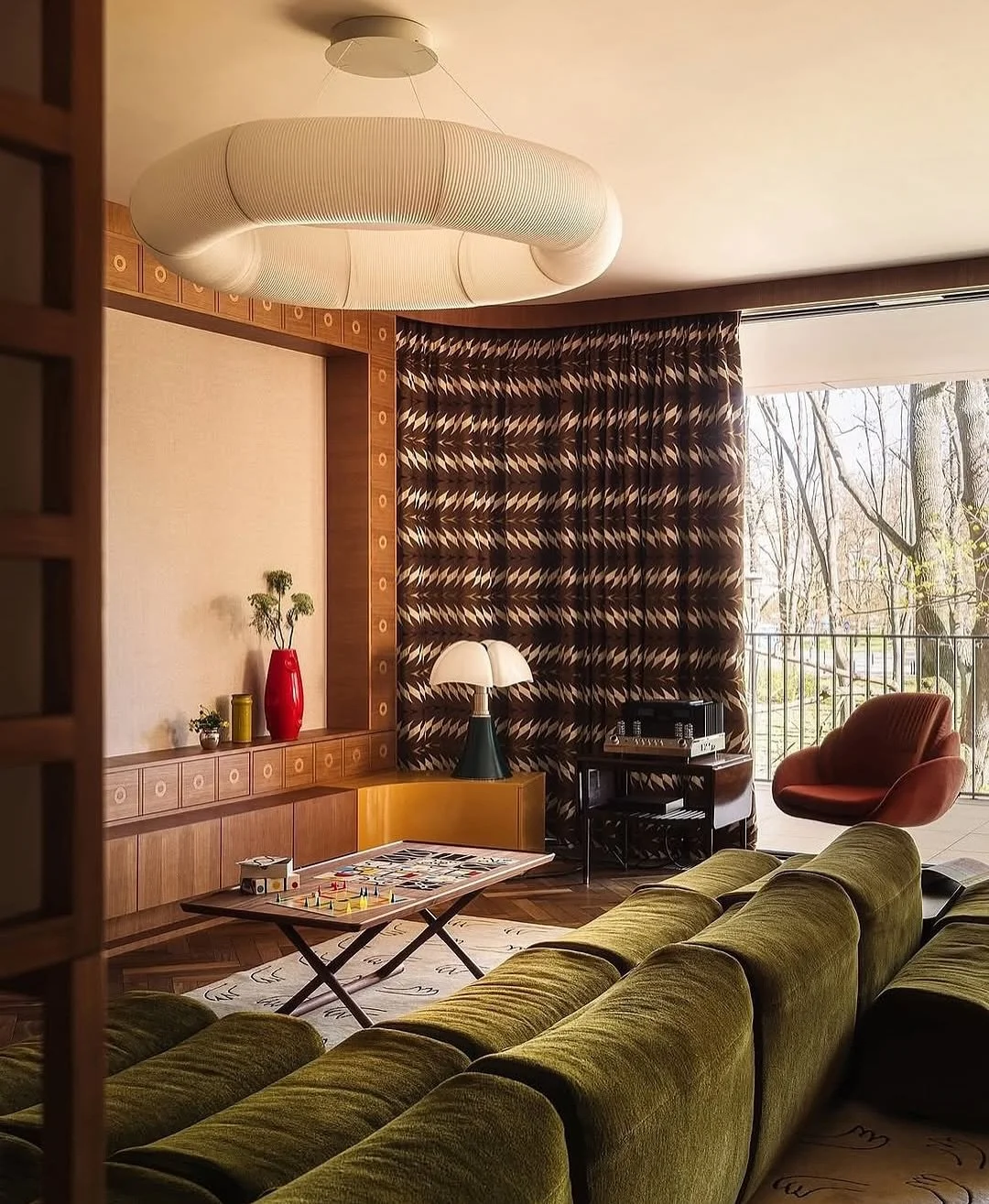 Colombe Studio is back after months of intensive design work with this Warsaw apartment where two very different design visions somehow found harmony.
Marta Chrapka and Karolina Kotlicka reconciled polar opposite aesthetics through the lens of Josef
