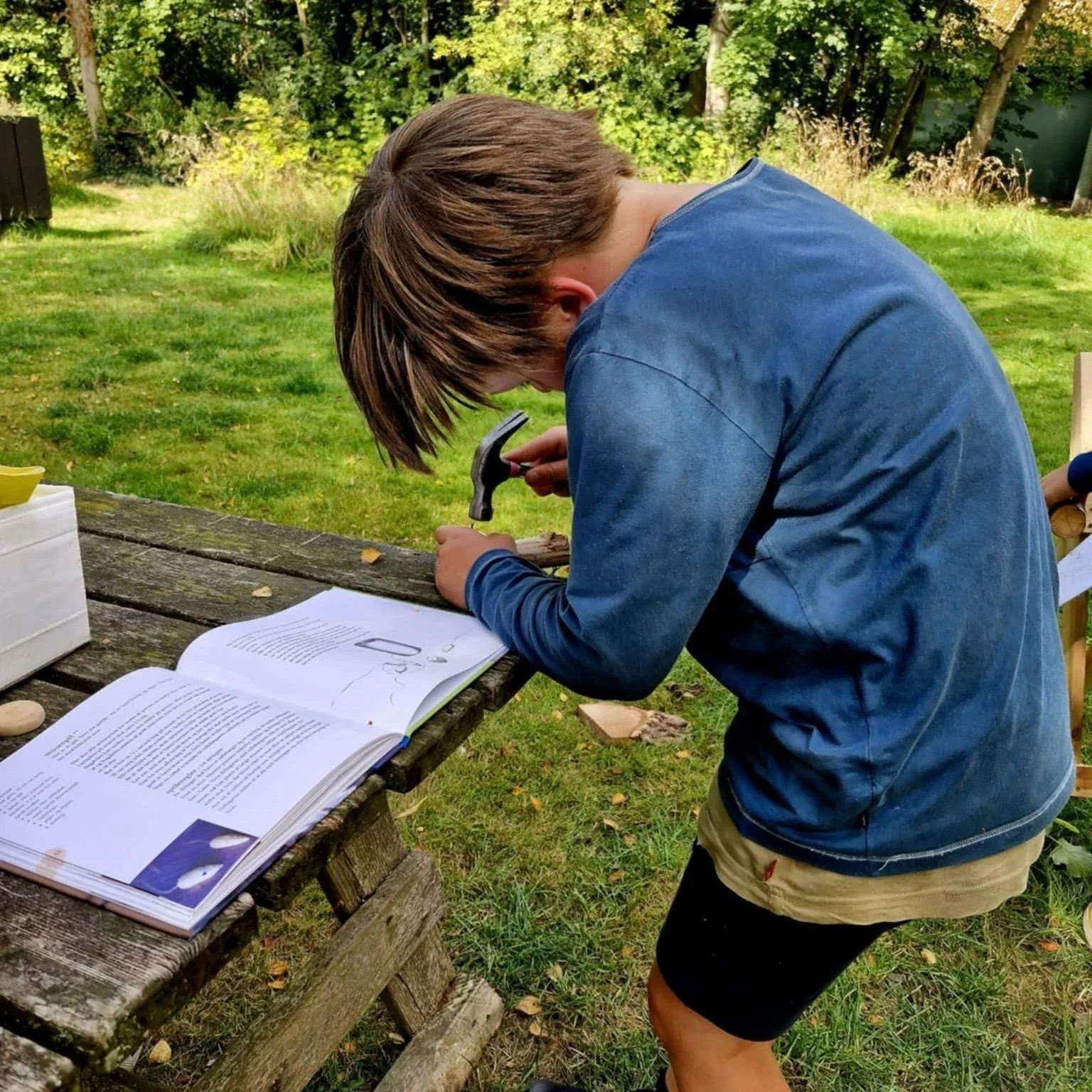 Midt p&aring; Sams&oslash;, her p&aring; Bisgaard Forte 14, har vi skabt et natursamlingssted, hvor b&oslash;rnene fra Sams&oslash; Frie Skole er det daglige hjerte, n&aring;r de 3 gange om ugen er i udeskole eller SFO p&aring; Bisgaard 💚 
Et sted h