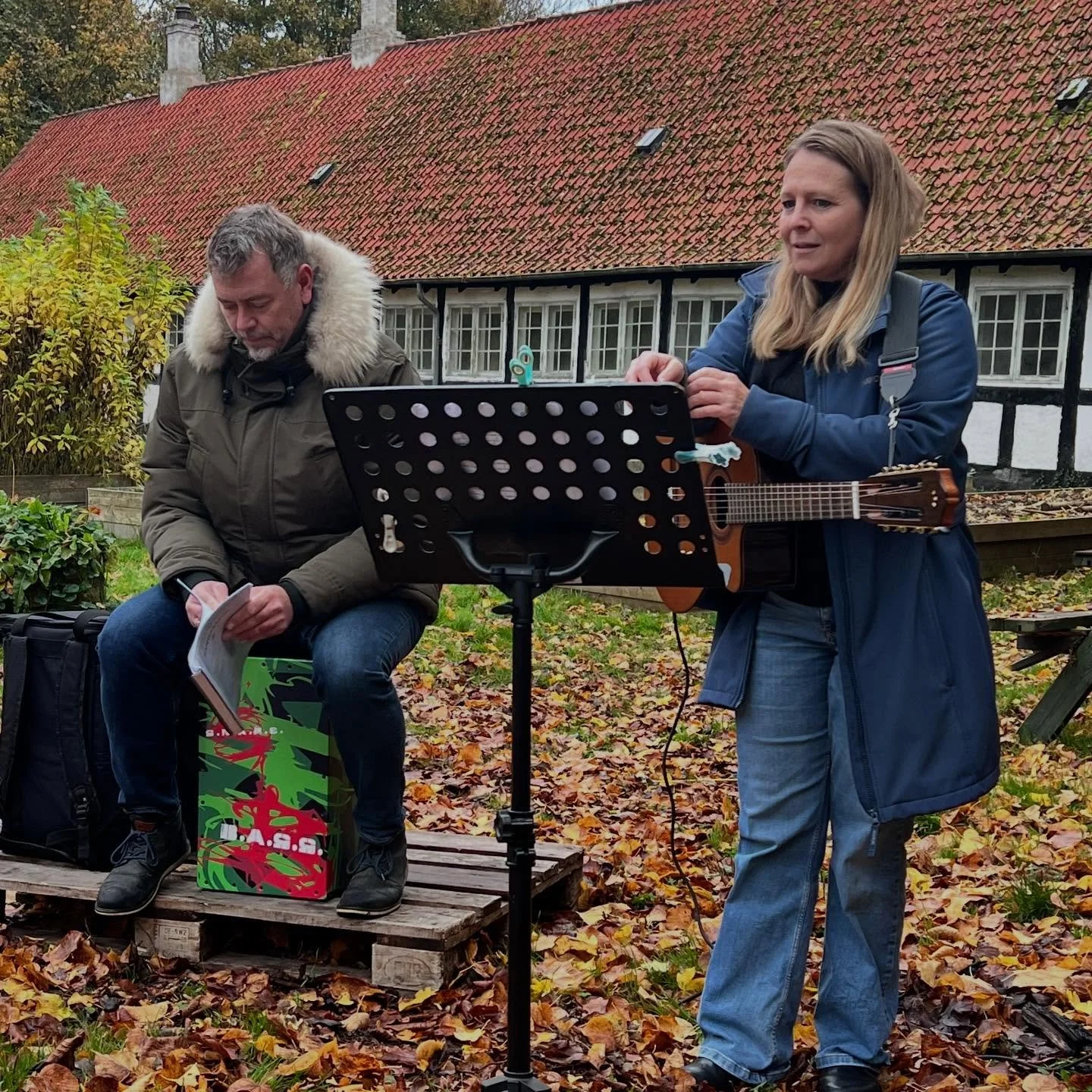 AFLYSNING AF SYNG I VILDEN SKY 
D. 6/12! ‼️

Vi m&aring; desv&aelig;rre aflyse december m&aring;neds f&aelig;llessang i skoven. 
Syng i vilden sky vender dog tilbage i starten af det nye &aring;r d. 3. januar kl. 14-15. 

Vi gl&aelig;der os allerede 