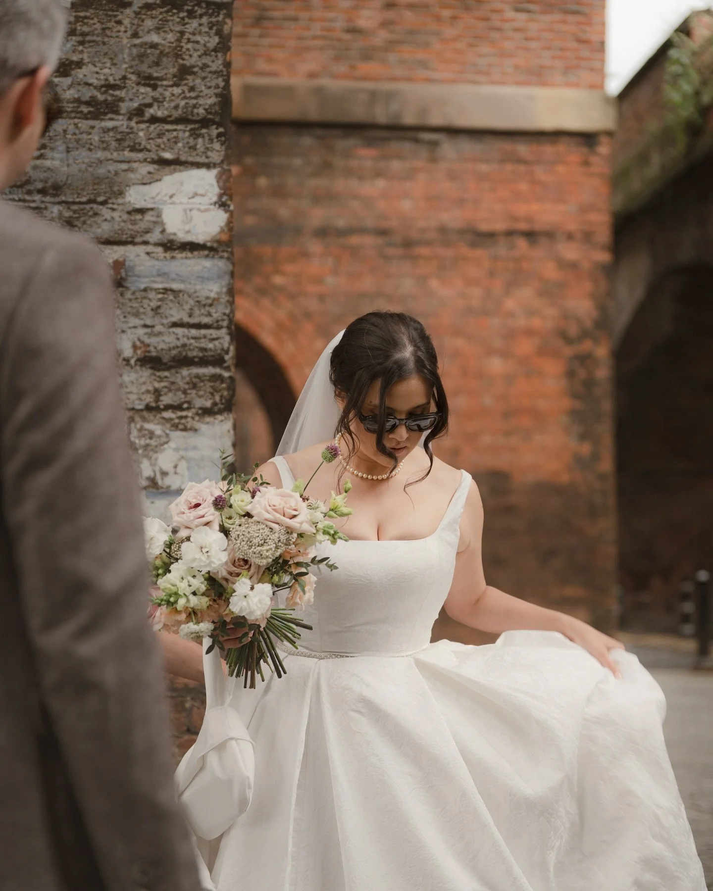 Gosh a city wedding is an absolute joy for photos!