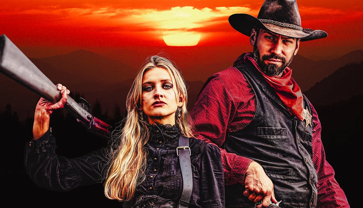 To personer, en kvinne og en mann, kledd som cowboys, med en solnedgang i bakgrunnen.