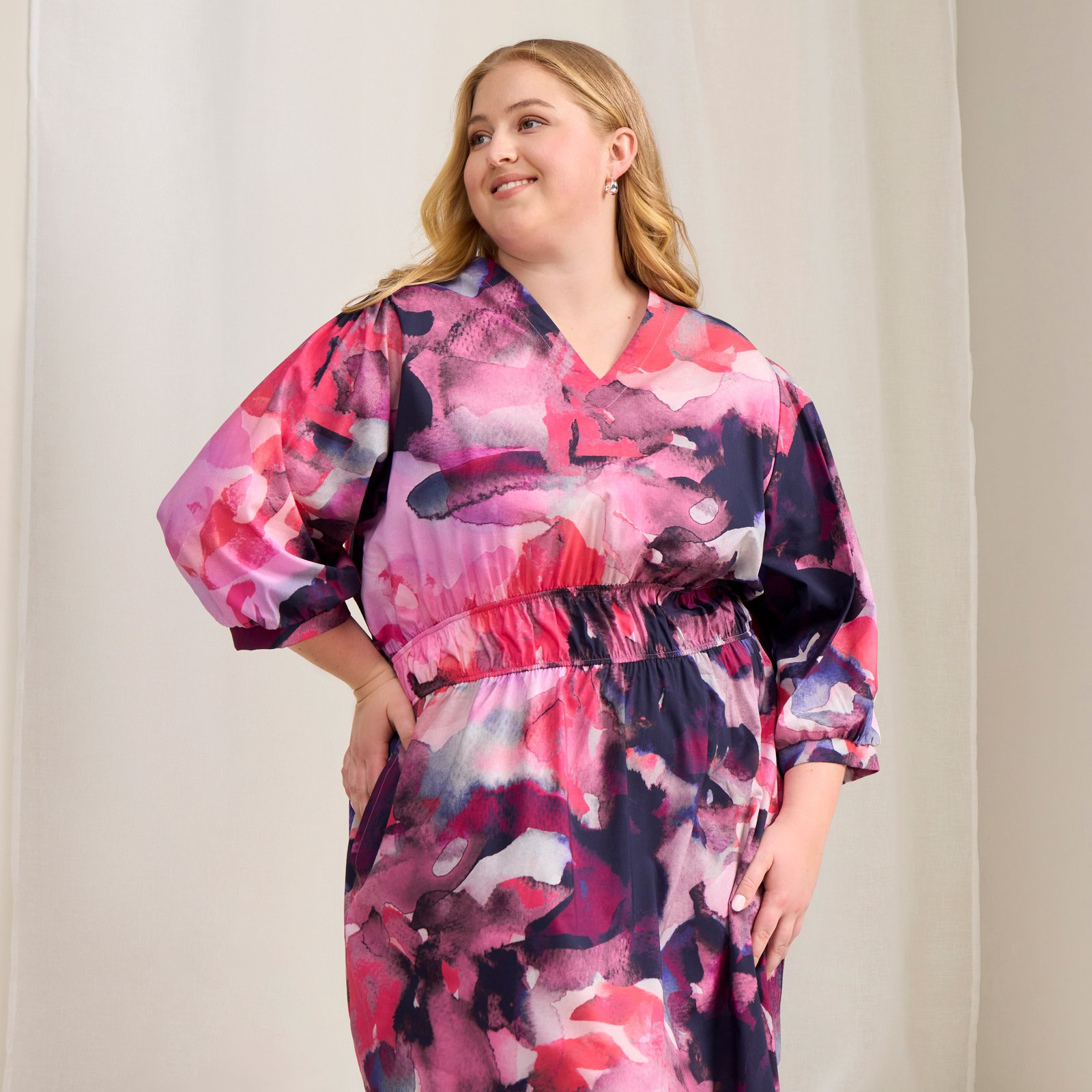 5A_NOSH_naiset_6005191_LUMOUS mekko_KO-270505_02.jpeg
