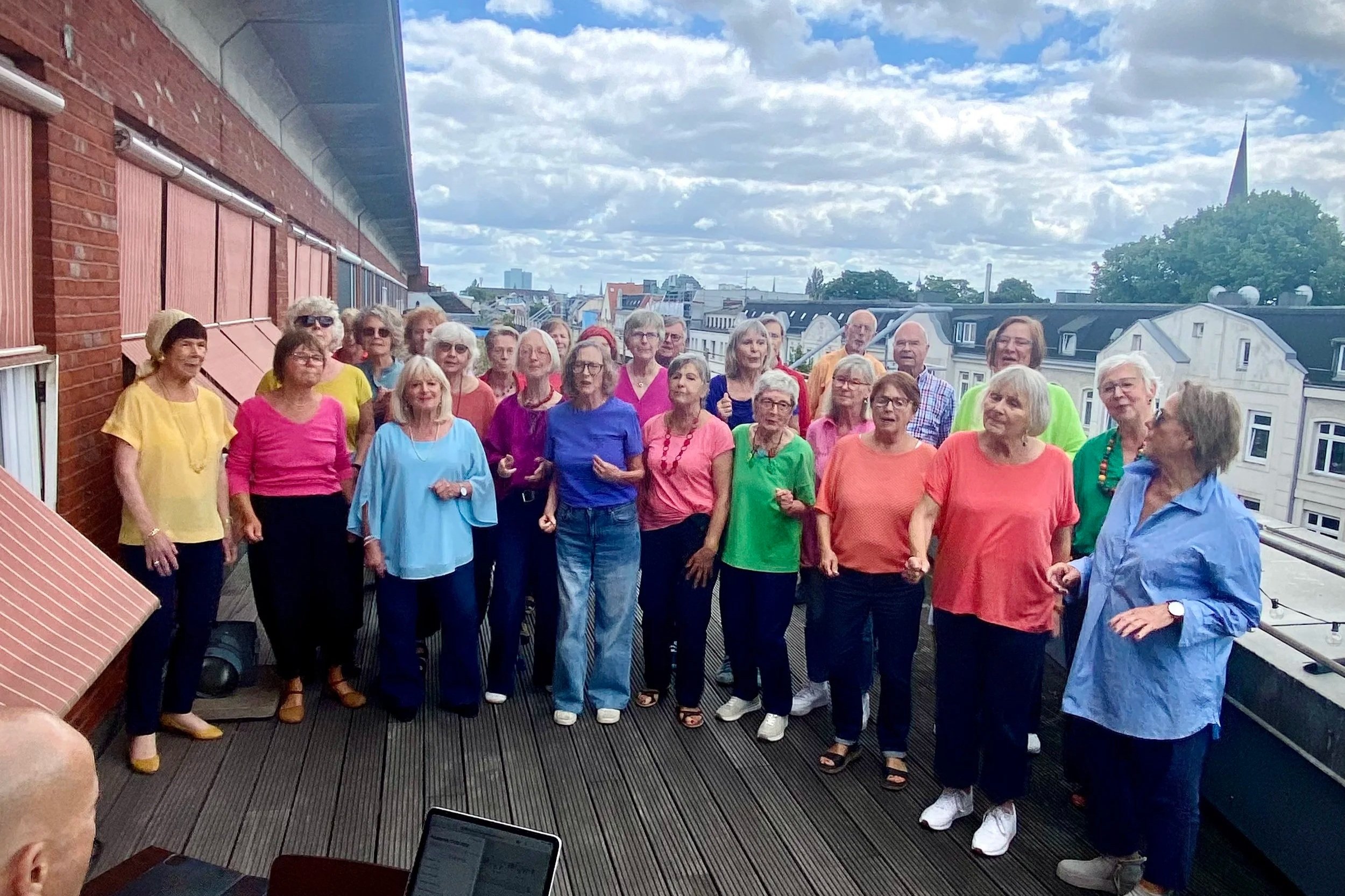 HEAVEN CAN WAIT Akademie Chor Hamburg bei der Eröffnung von LIFE HAMBURG