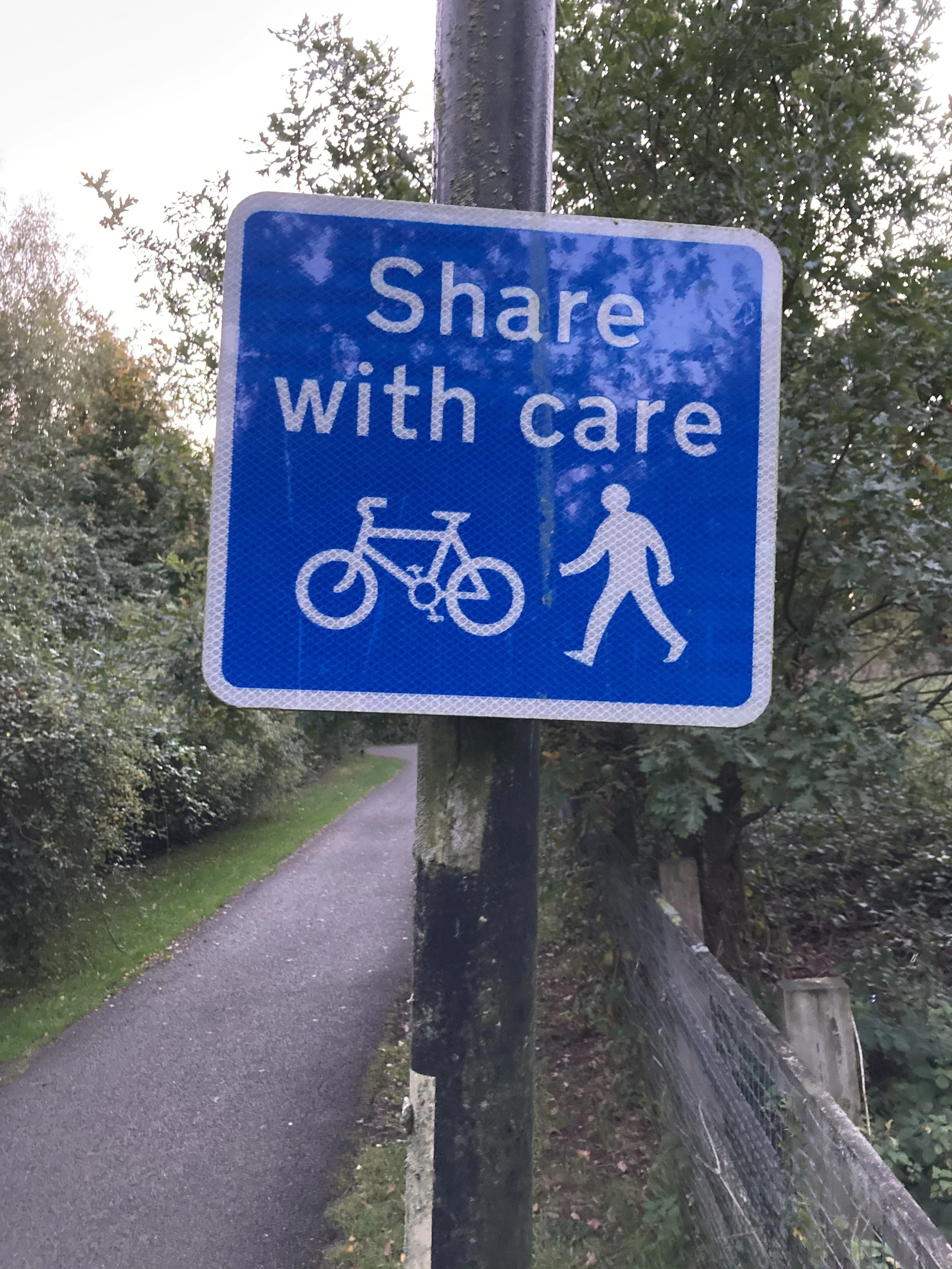 A blog actively promoting considerate cycling 