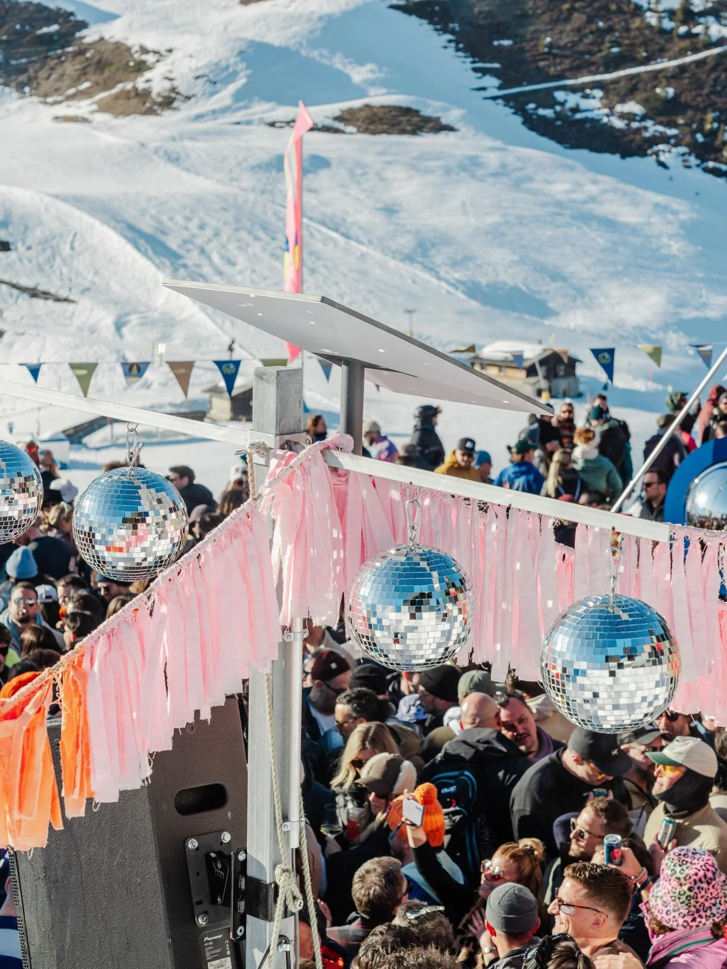 M&auml;use! 🐭✨

Wir sp&uuml;ren es langsam.. Das Saisonende kommt n&auml;her. In grossen Schritten! Und ja, wir haben leicht Pipi in den Augen 🥲..

Aber bevor wir sentimental werden: Wir drehen nochmal komplett auf mit euch😉. Ein letztes Mal Magie
