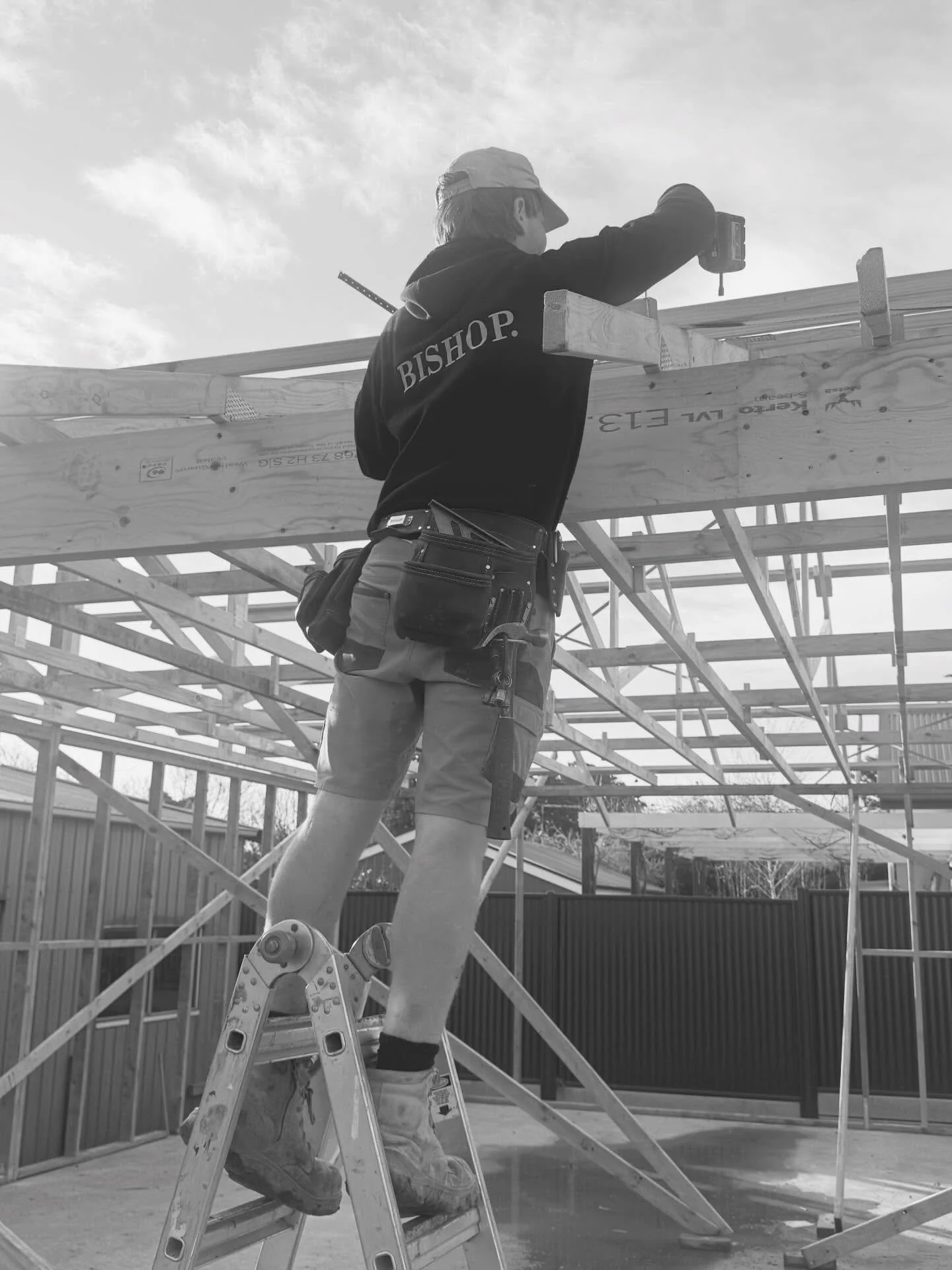 Another week, another frame taking shape. Thanks to the team for the hard work.

#framing #construction #custombuild #chippy