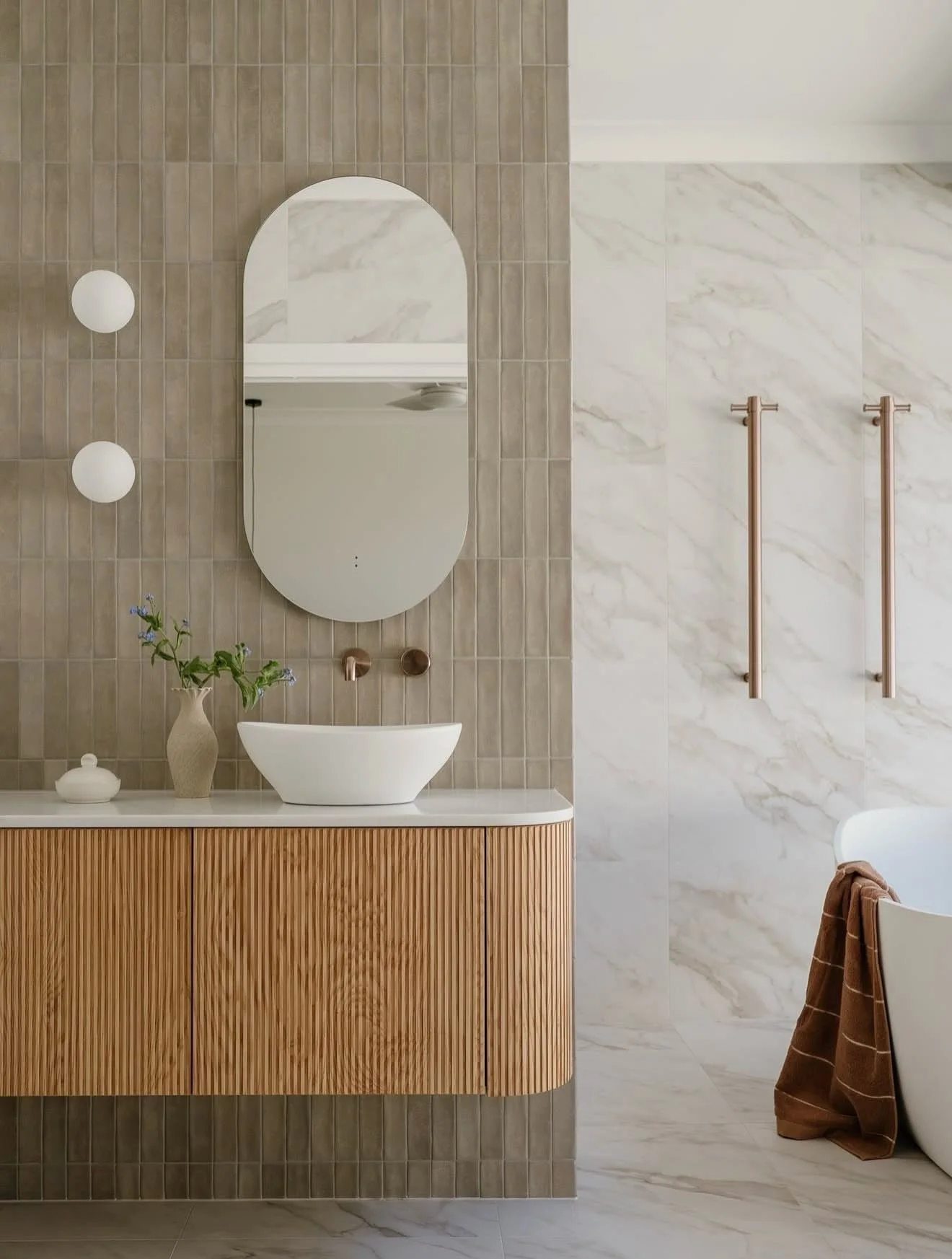 When we plan a build, we look far beyond the floor plan. We consider how a space actually feels throughout the day.

This bathroom focuses on intentional details, texture, and natural light that elevate the space.

Build and Design @bishop_building 

