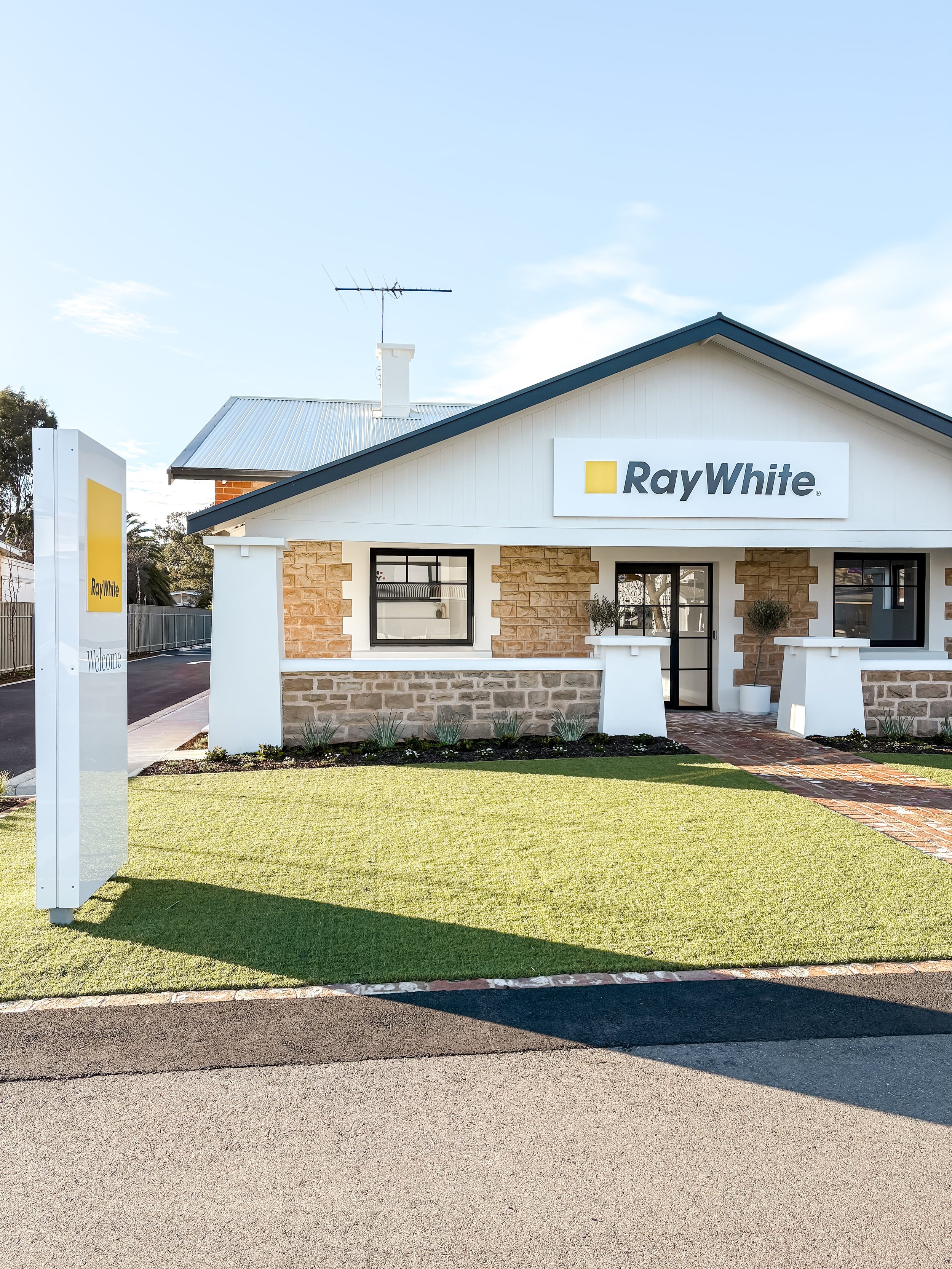 RAY WHITE NURIOOTPA