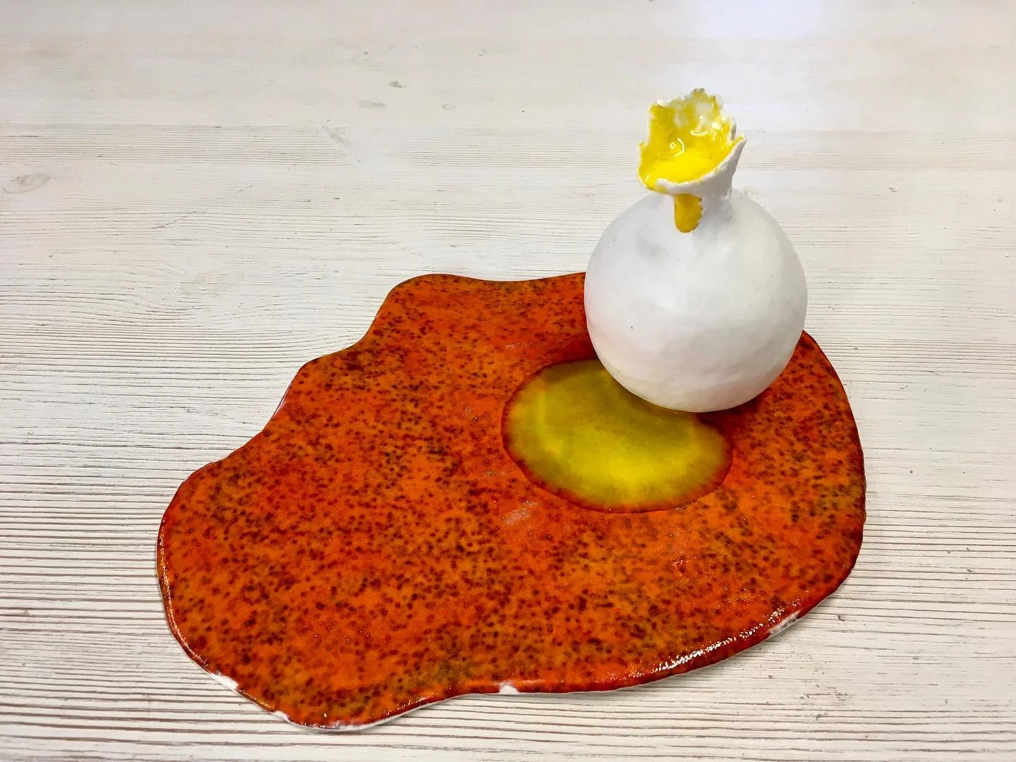 😱😬😱🤪 😱 | EXPERIMENT | Dus. Ik wilde een werk maken, in de vormentaal van de expositie, dat waarschuwt niet te verharden en enkel haat te zaaien. Als een soort gif dat uit je blijft sijpelen. Wanneer je geraakt bent kan het moeilijk zijn om hoop 