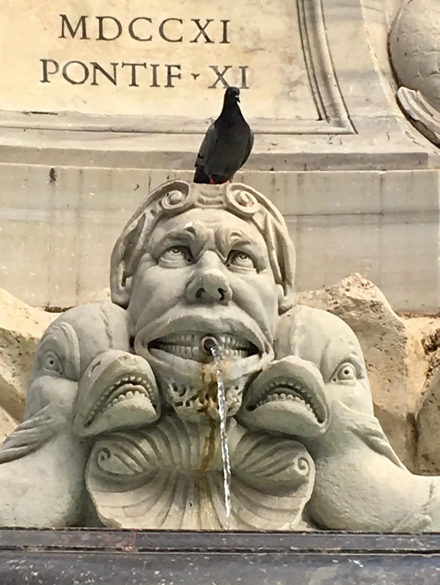 When in Rome... Mijn dochter en ik zijn samen in Rome. Rome is prachtig, inspirerend en overweldigend. Er is zo veel te zien! Hoe blijf je kijken? Ik geef me zelf dan "kijk-opdrachten", zodat ik door het speuren meer zie. Deze "opdrach