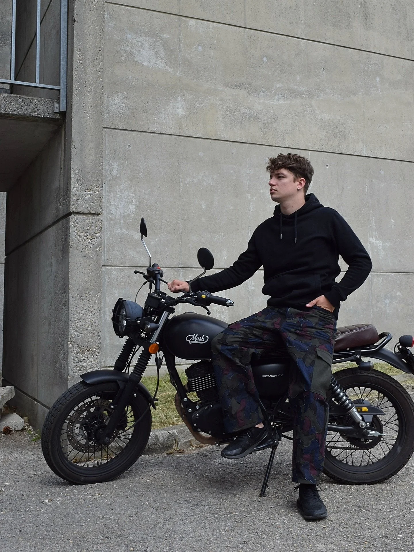 Customer ordered a military pants but &ldquo;make it darker&rdquo; 🪖👖

Challenge accepted 🔥🪡

#fashion #switzerland #pants #menswear #streetwear #recycle #customer #order #motorcycle #model #photoshoot