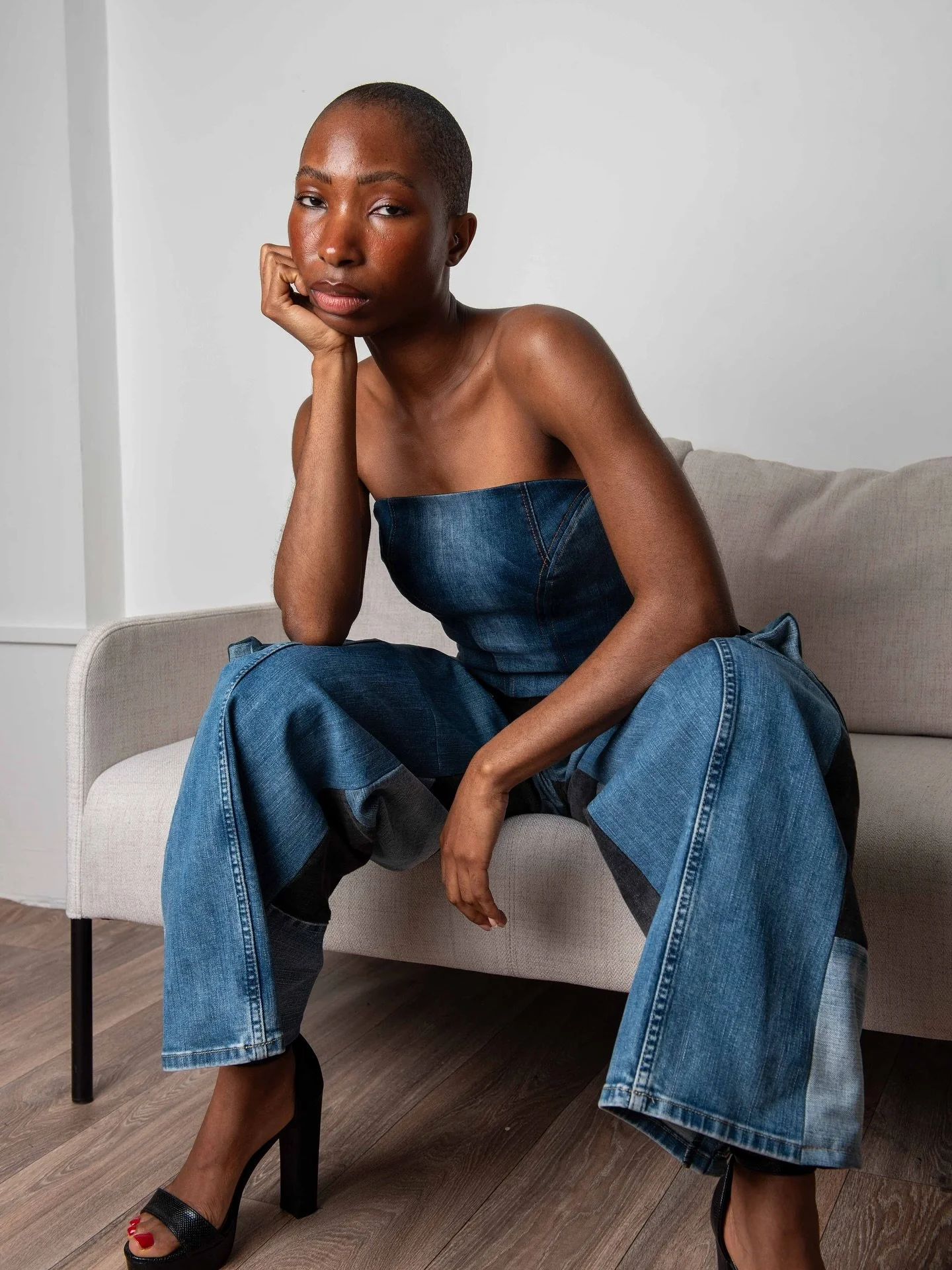 #2 Col. 2 between architecture, straight lines, structure and feminine appearance 🪡