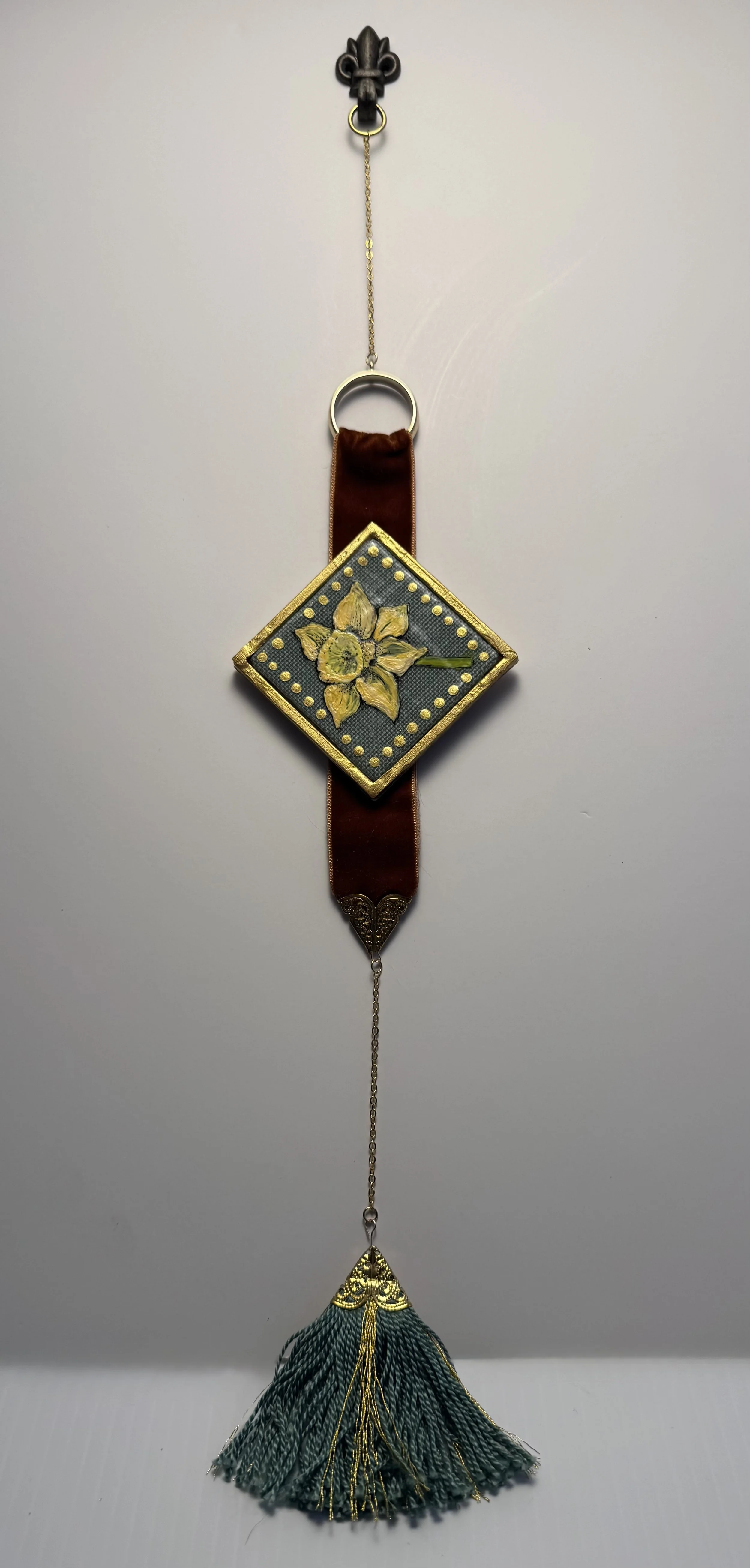 April Daffodil – Mini Velvet Wall Banner