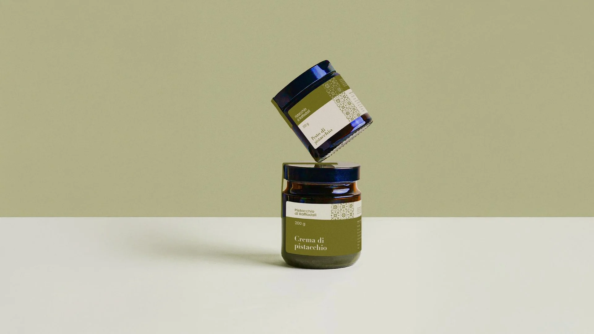 Fotografia prodotto per crema di pistacchio artigianale con pistacchio di Raffadali DOP, food styling e branding gourmet.